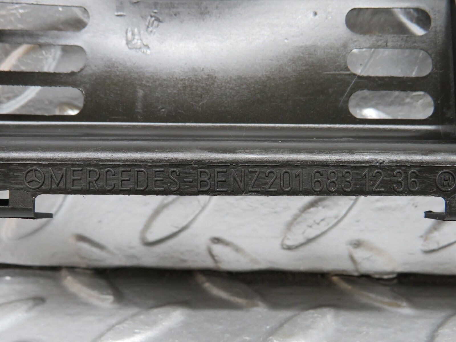 25172 Mercedes-Benz W201 190D Centre Console Trim 2016831236