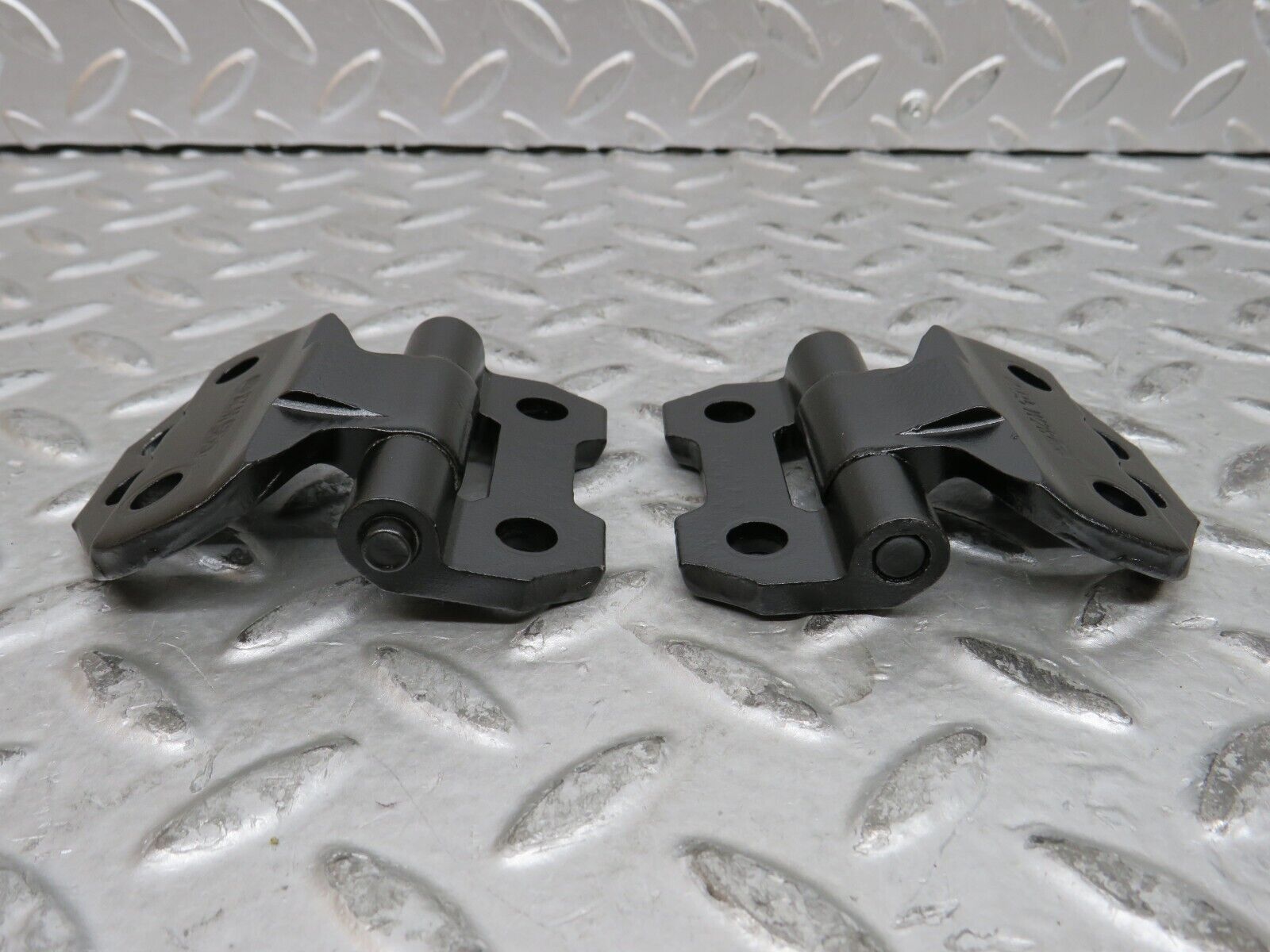 29132 Mercedes-Benz C124 320CE Coupe Left Door Hinge Pair