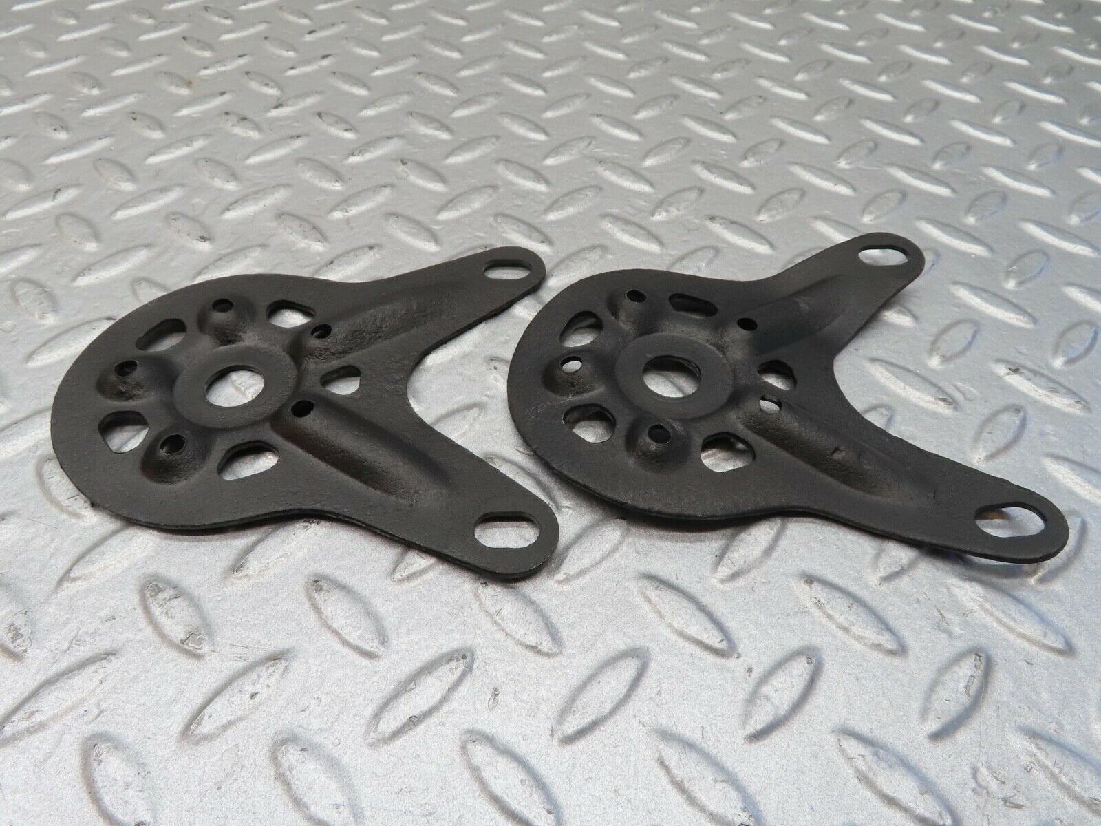 14283 Mercedes-Benz W116 350SE Rear Suspension Axle Mounting Bracket