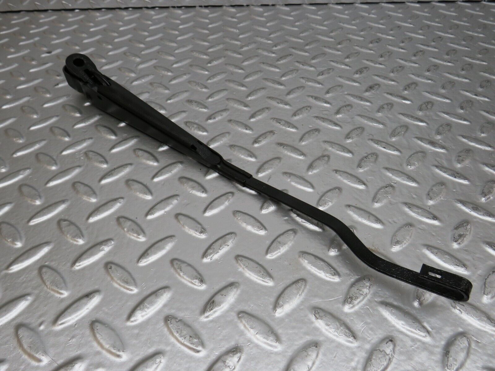 25427 Mercedes-Benz W123 200 Wiper Arm Bosch Left Side 3399990553