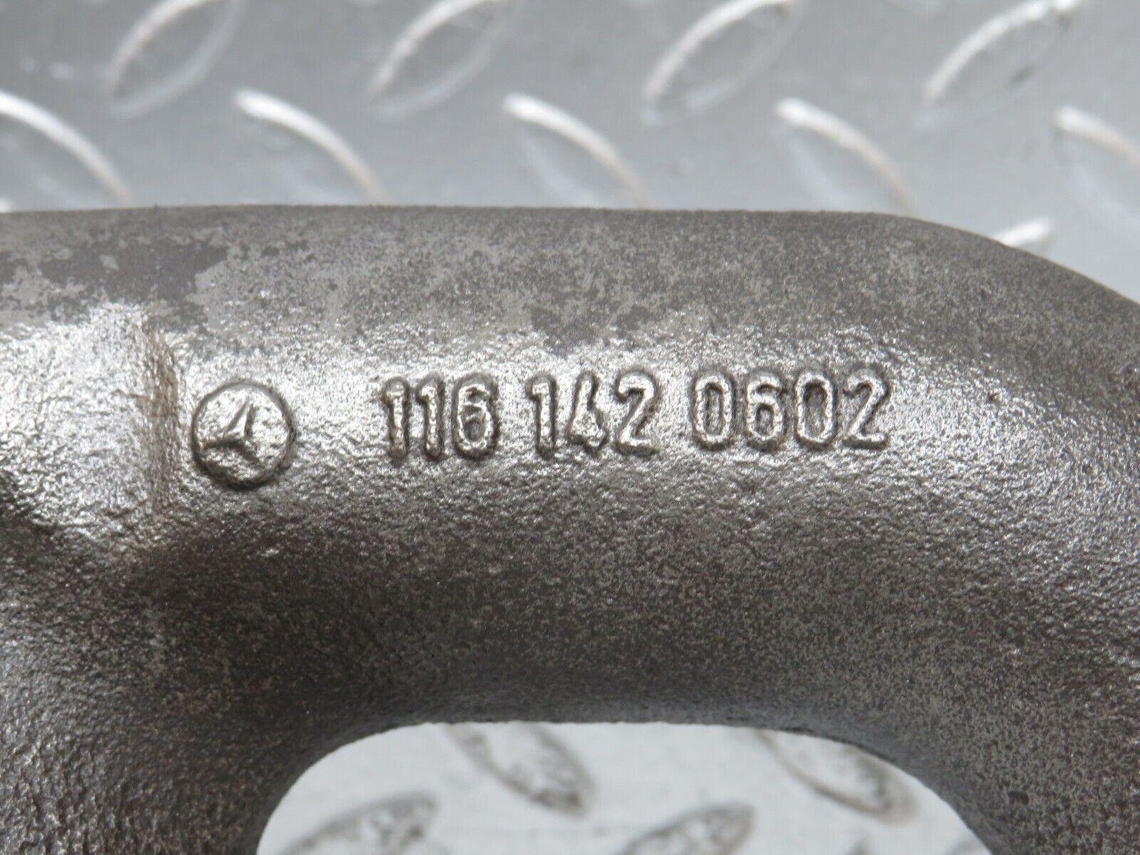 33123 Mercedes-Benz W126 380 V8 Exhaust Manifold Right 1161420602 1161420702