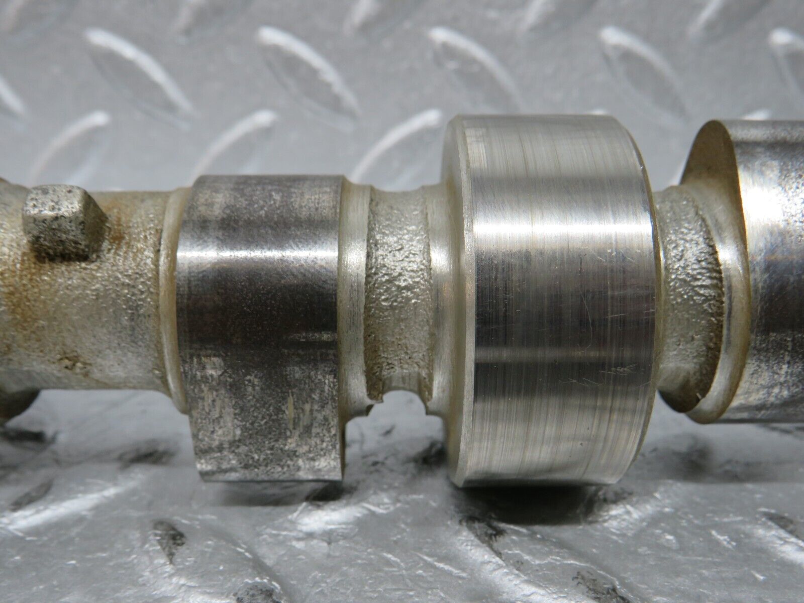 37134 Mercedes-Benz C126 420SEC Coupe Camshaft Right Side 11711