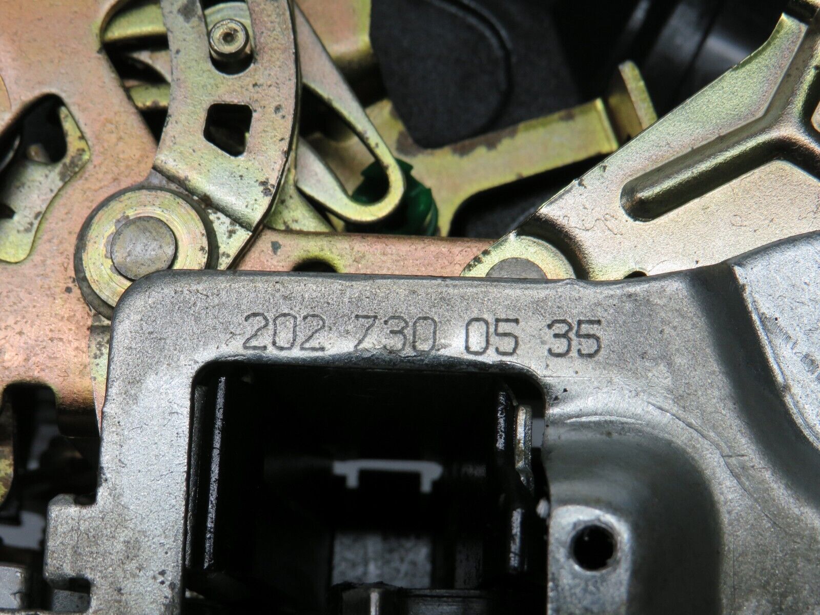 33408 Mercedes-Benz W202 C180 Rear Left Door Lock Mechanism 2027300535