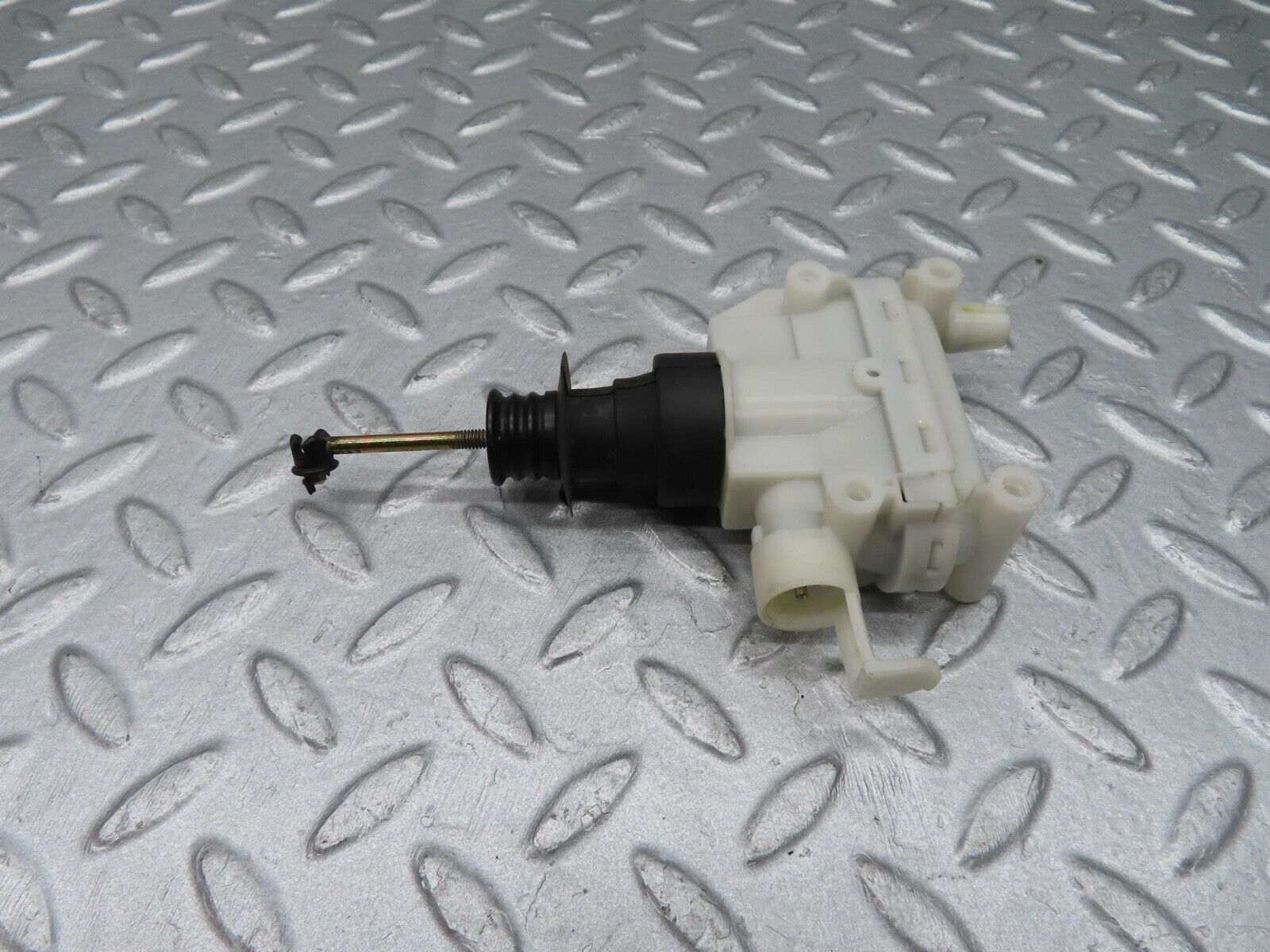 11993 Mercedes-Benz R129 300SL Coupe Door Lock Vacuum Actuator Right