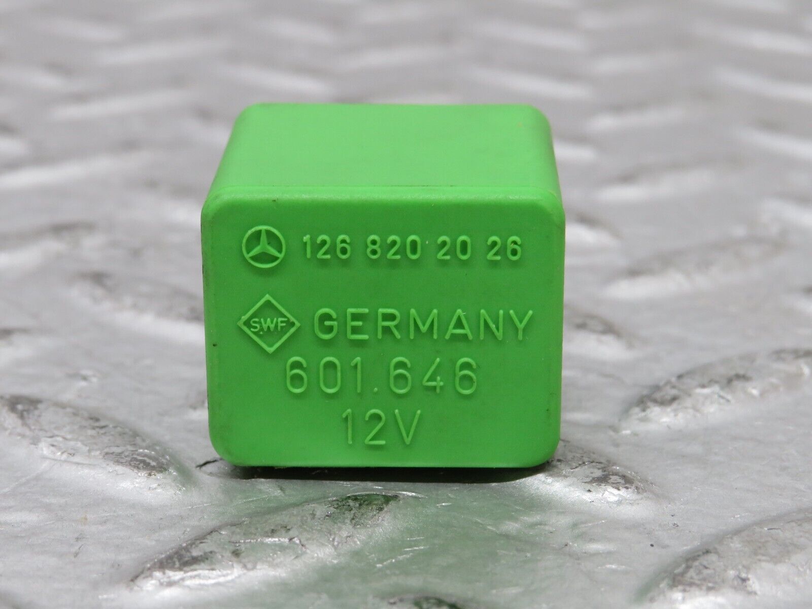 27551 Mercedes-Benz S124 300TE Wagon Headlight Wiper Relay 1268202026