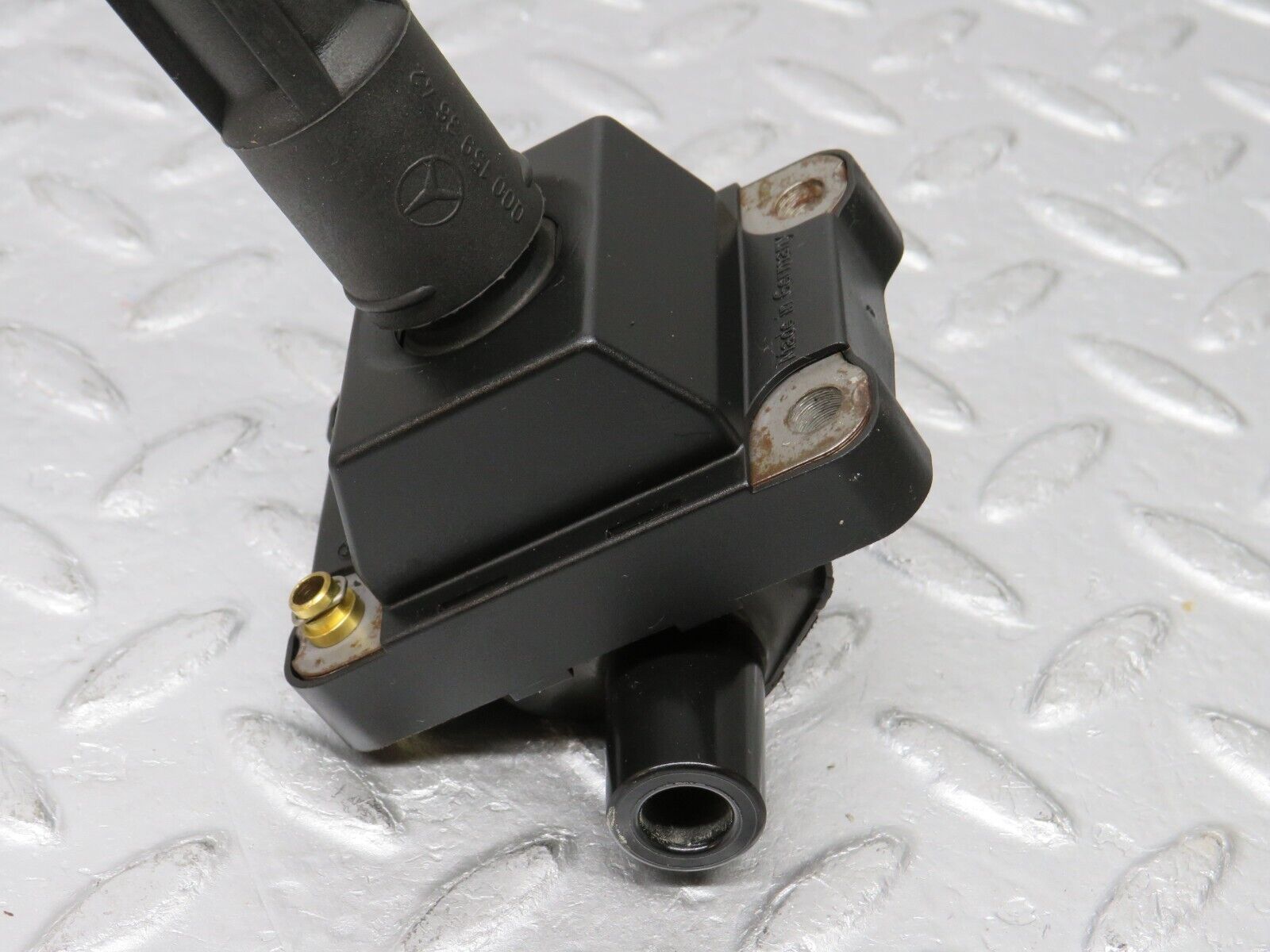 38343 Mercedes-Benz R129 280SL Coupe Ignition Coil Bosch 0221506444 0001587003 0001593642