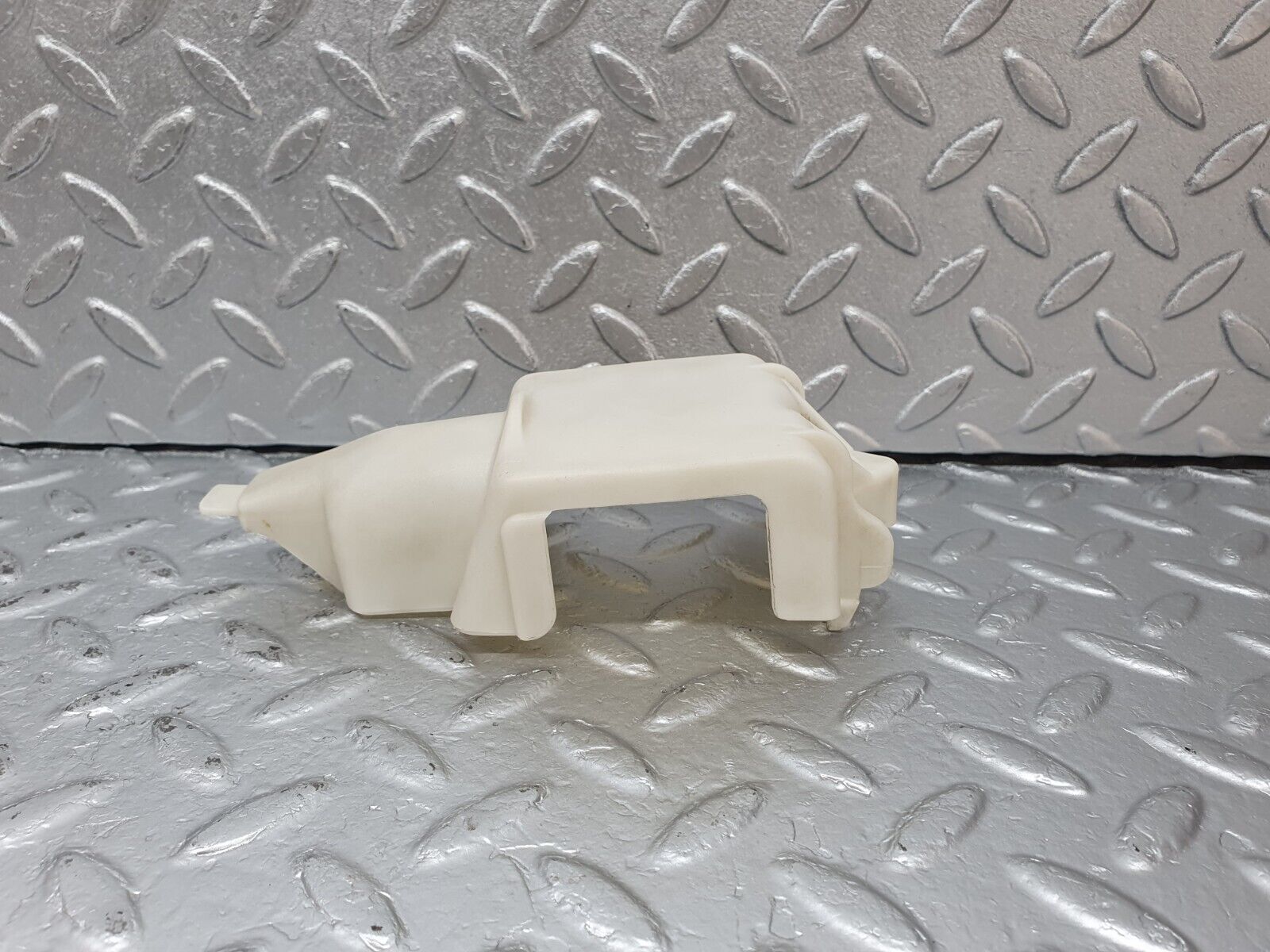 41590 Mercedes-Benz W124 200E Rear Door Lock Vacuum Actuator Cover 1248050590