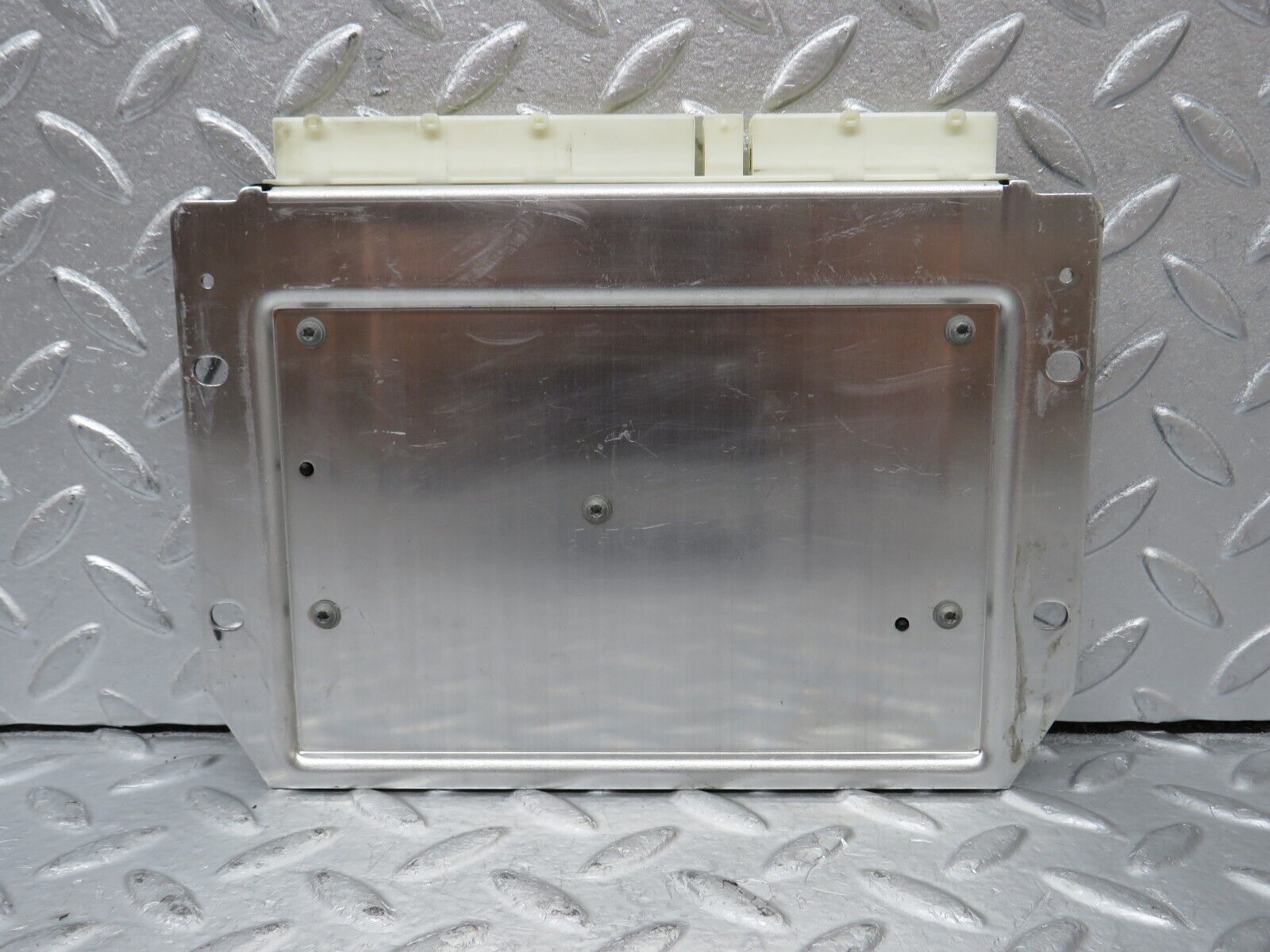 35148 Mercedes-Benz W221 Air Suspension Control Unit 2215408245