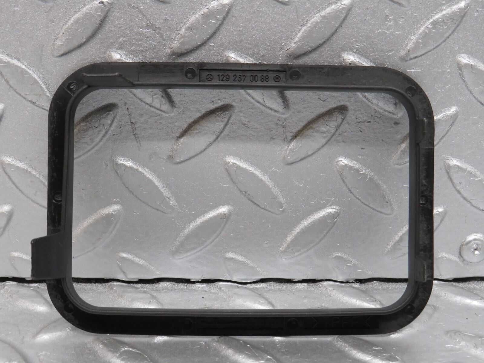 39626 Mercedes-Benz R129 320SL Coupe Gear Selector Surround Trim 1292670088