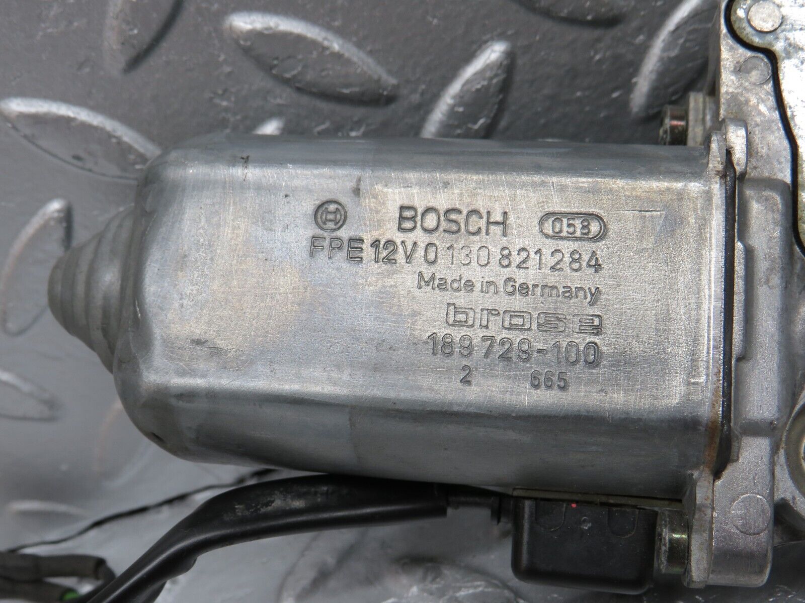 32451 Mercedes-Benz S124 300TE Window Regulator Motor Left Bosch 0130821284