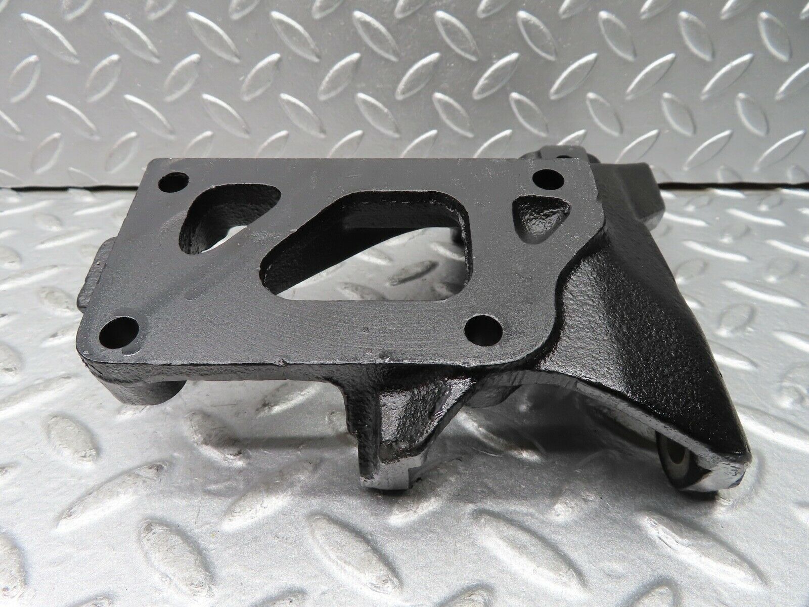 20376 Mercedes-Benz W114 280CE Coupe Alternator Generator Bracket 1101550335