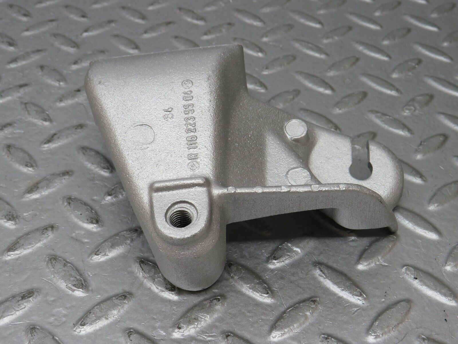 36352 Mercedes-Benz W126 420SE Engine Mount Bracket Right Side 1162235504