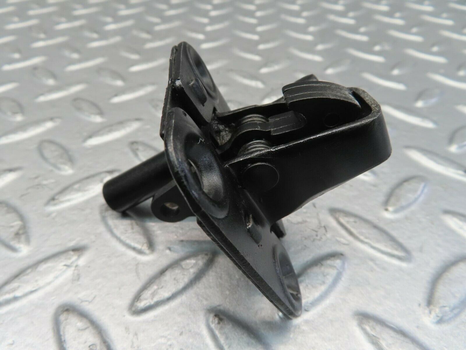 11556 Mercedes-Benz C123 230CE Coupe Bonnet Lock Catch