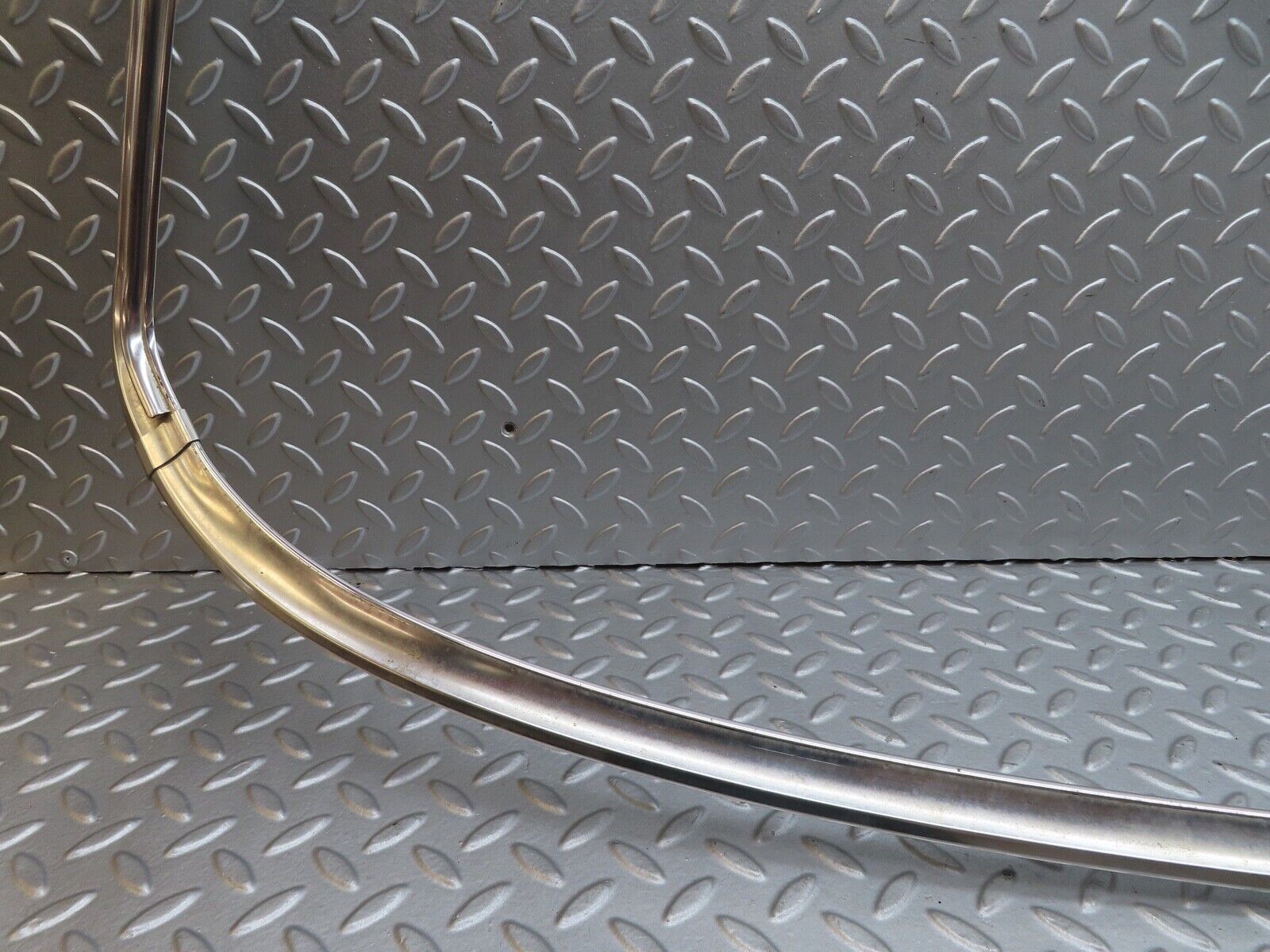 17676 Mercedes-Benz W116 450SEL Rear Windscreen Chrome Frame