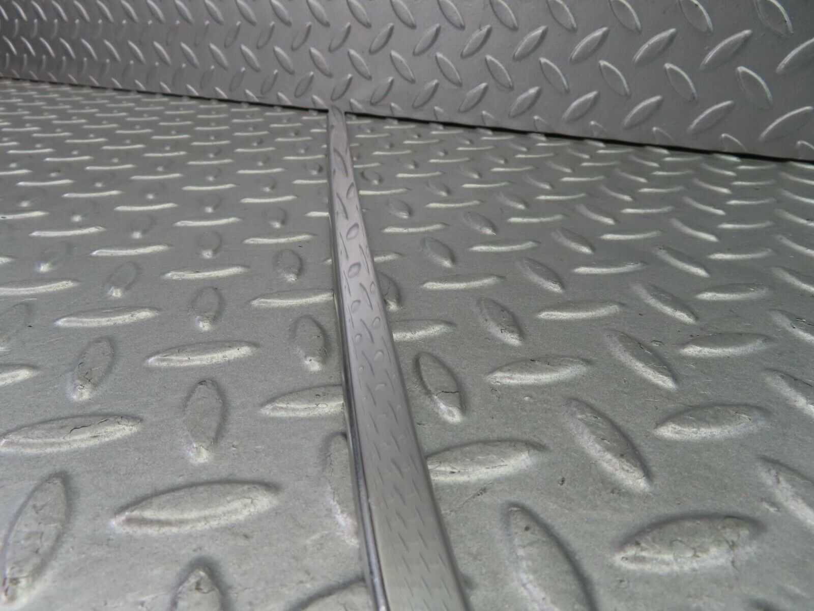 8478 Mercedes-Benz W123 Door Chrome Window Frame Front Left 1237280131