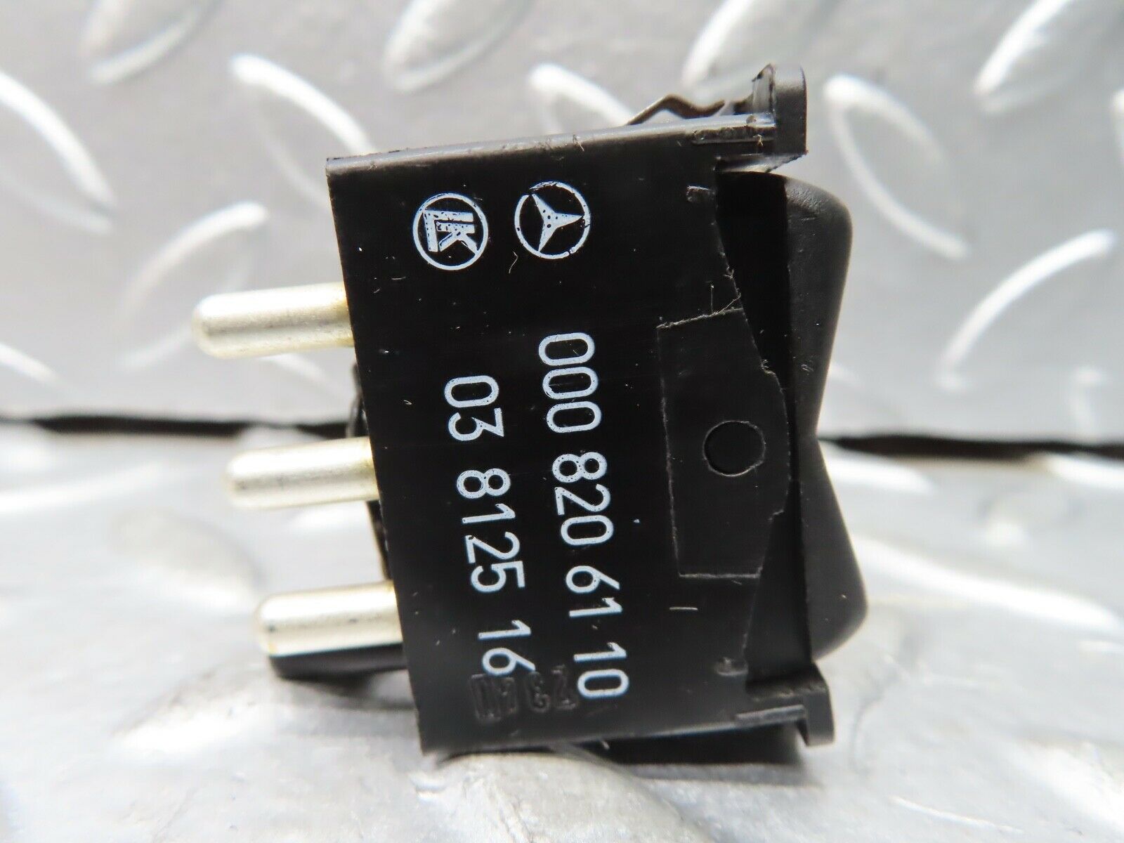 21157 Mercedes-Benz W123 230E Rear Windscreen Defroster Switch 0008206110