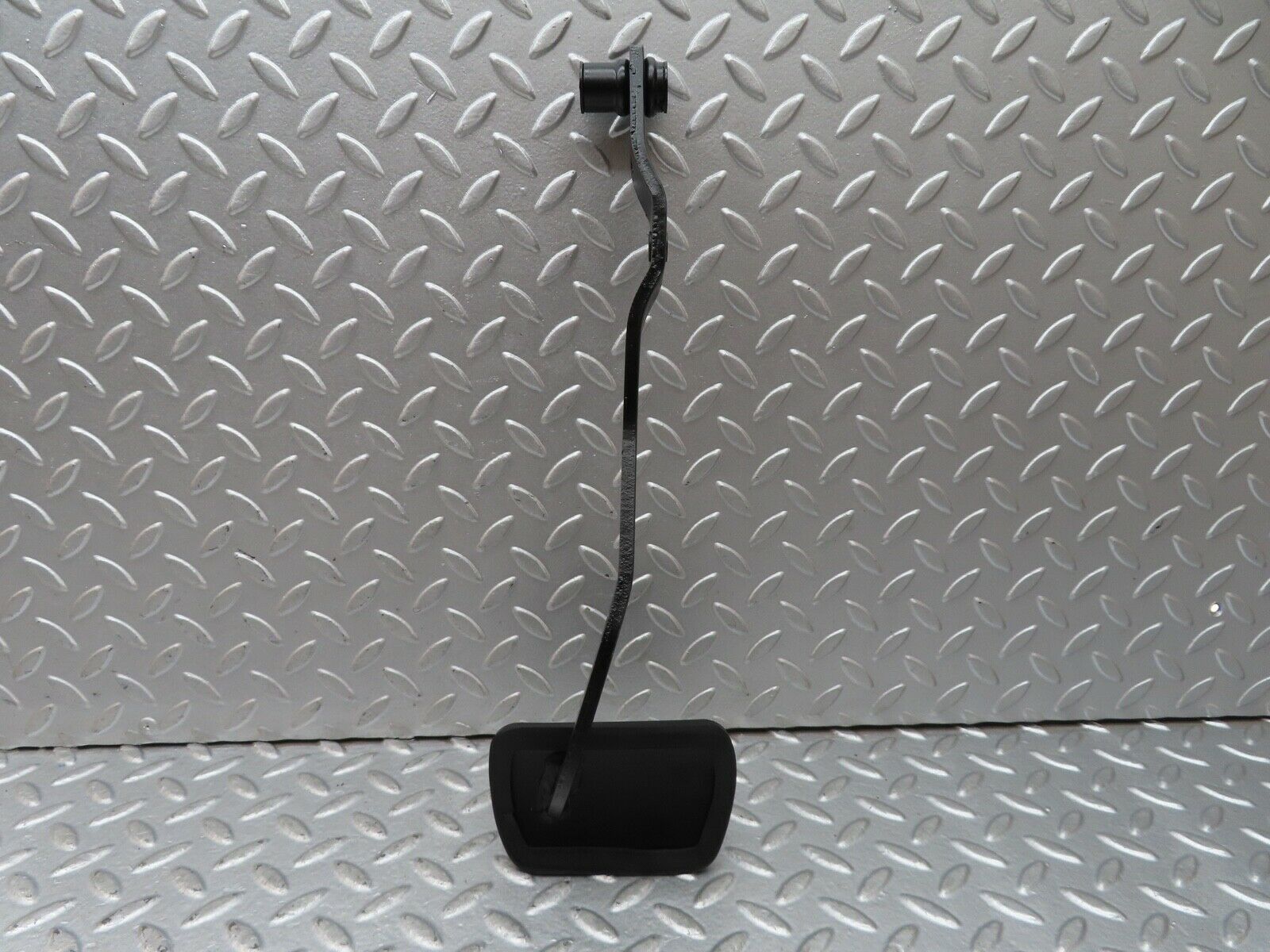 19099 Mercedes-Benz W123 300D Brake Pedal With Rubber