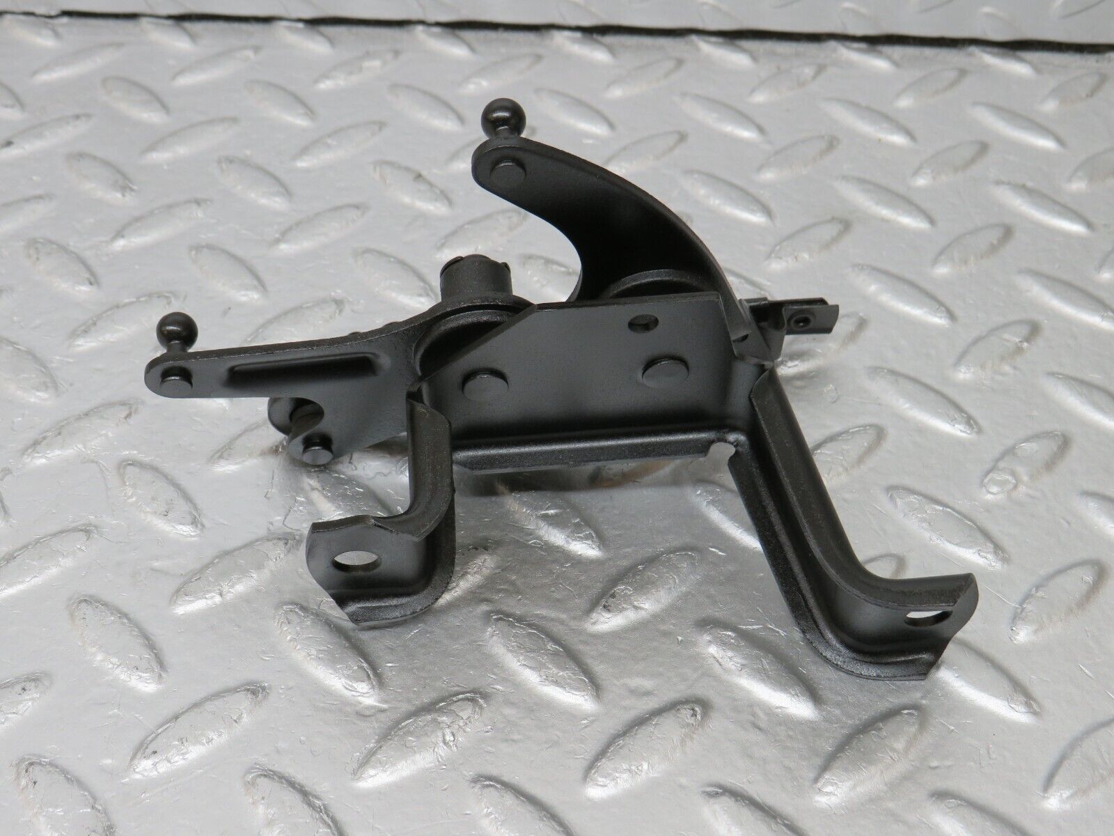 34585 Mercedes-Benz C126 380SEC Coupe Throttle Linkage