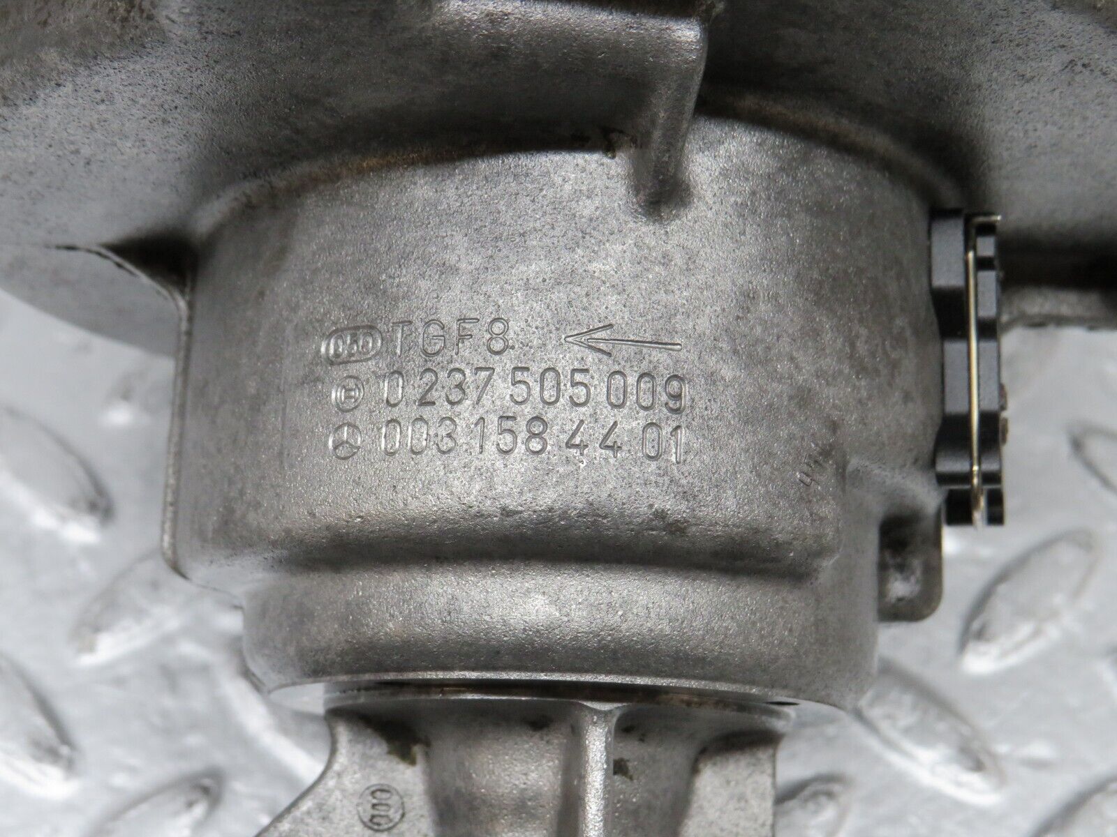 36262 Mercedes-Benz W126 420SE Ignition Distributor Bosch 0031584401 023750500