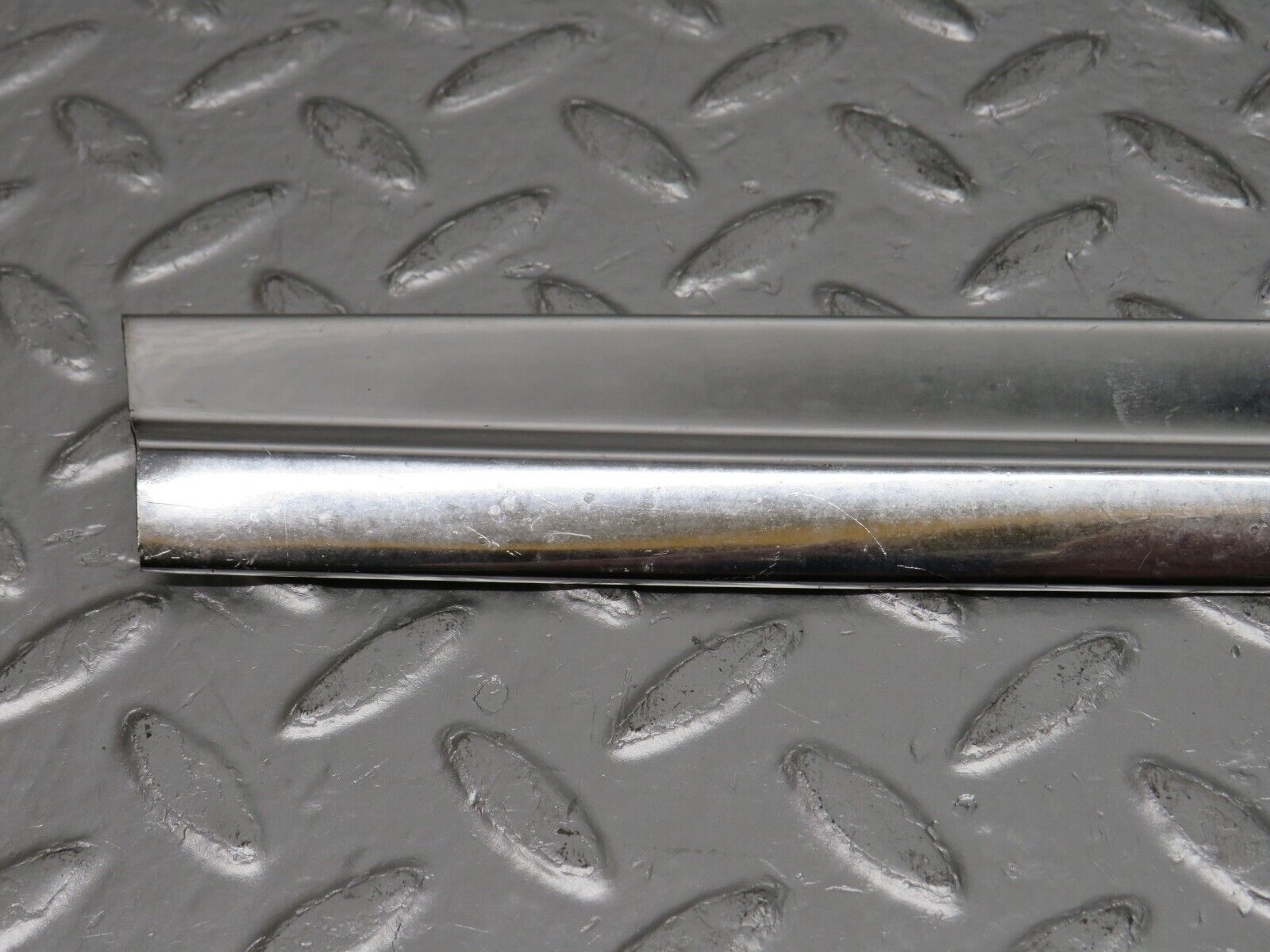 0742 Mercedes-Benz C107 350SLC Coupe Rear Left Window Chrome