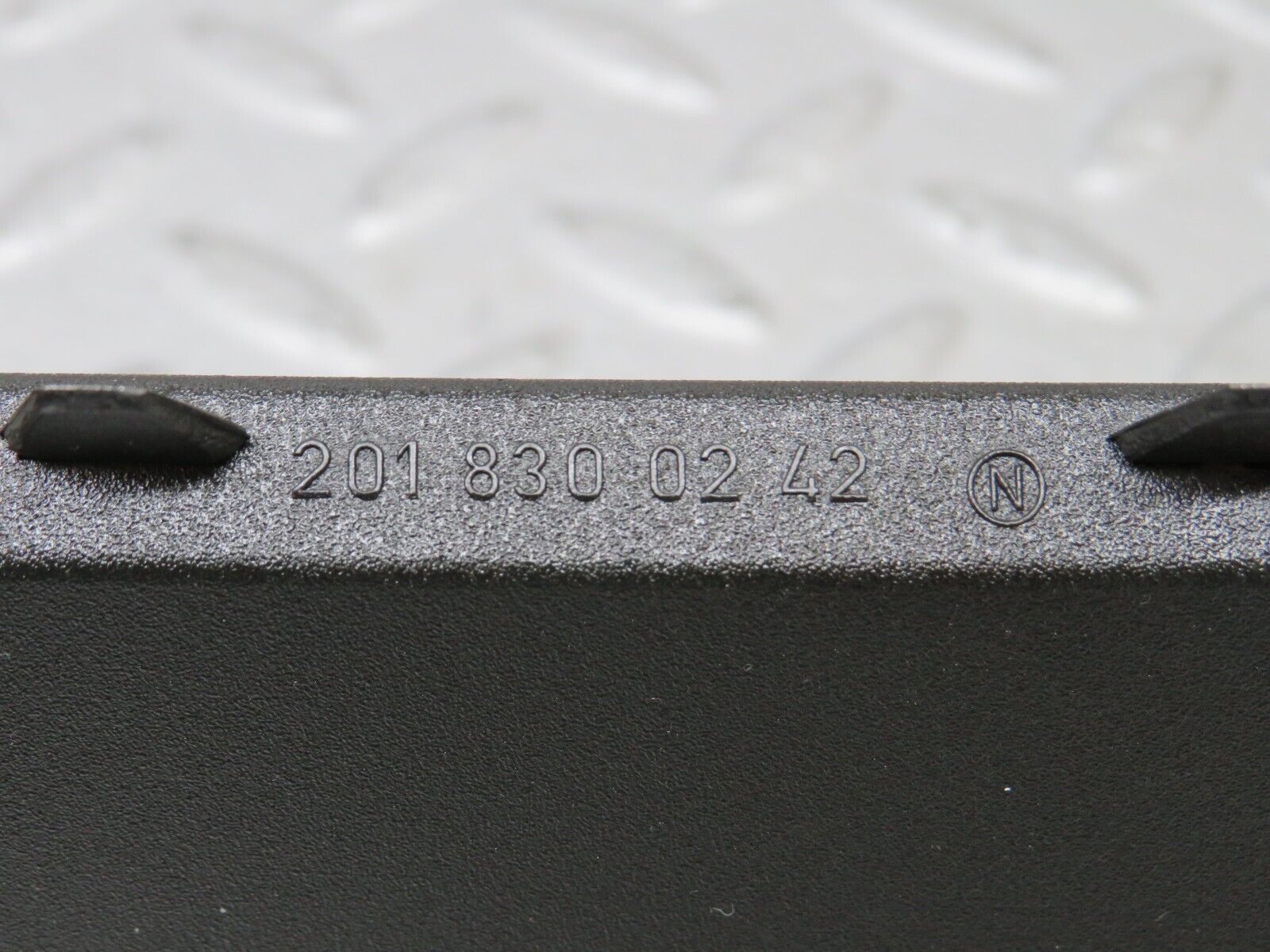 36465 Mercedes-Benz W201 190E 2.0L Trunk Breather Ventilation Valve 2x 2018300242