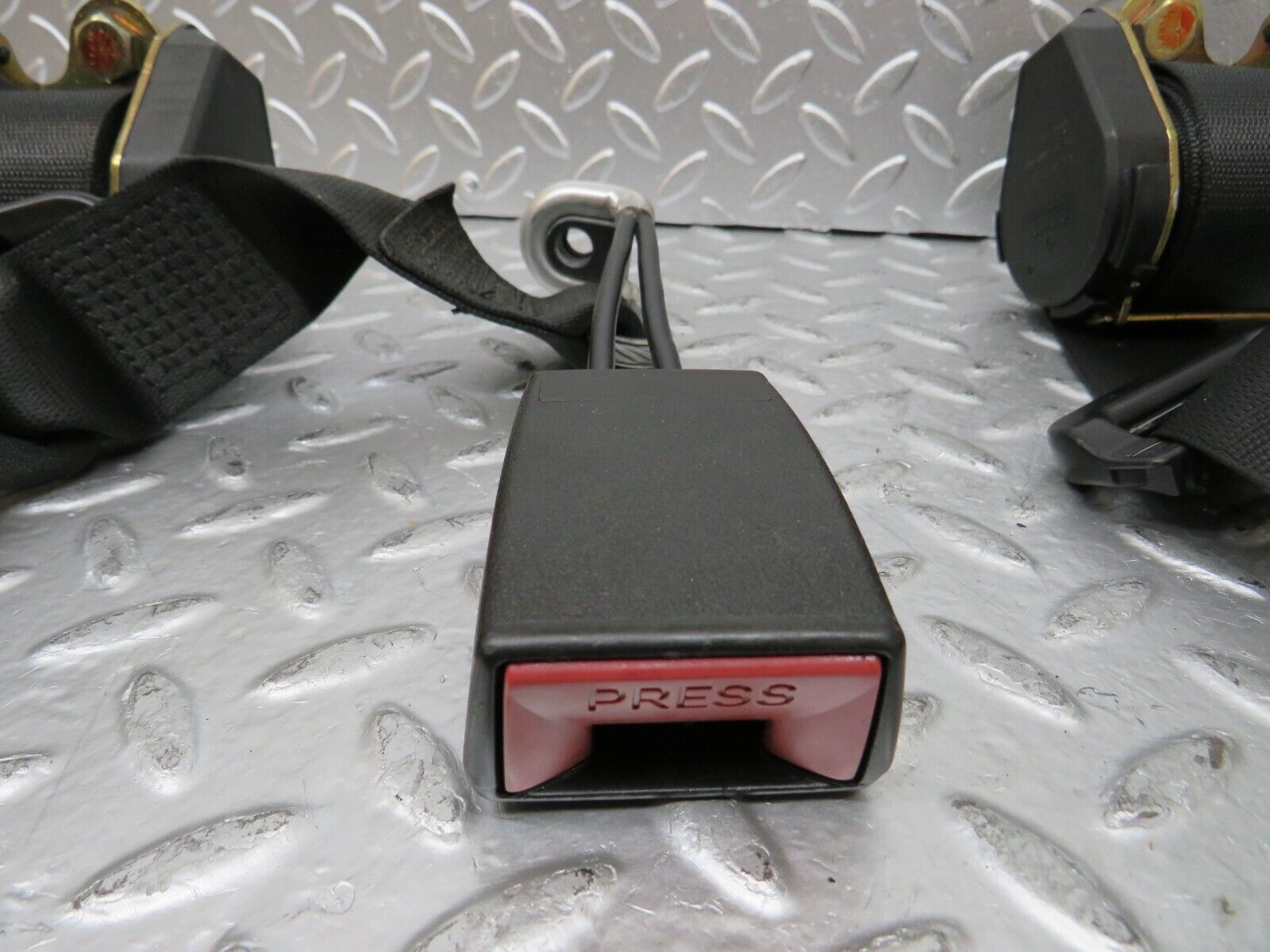 25986 Mercedes-Benz W124 280E Rear Seat Belt With Buckles 1248608585 124860148