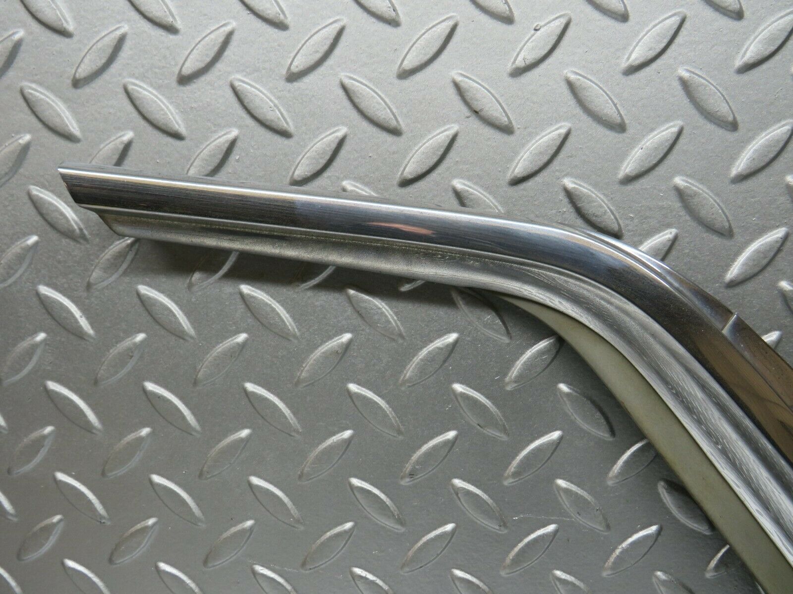 23785 Mercedes-Benz C107 450SLC Coupe Rear Window Trim Left 1076980189