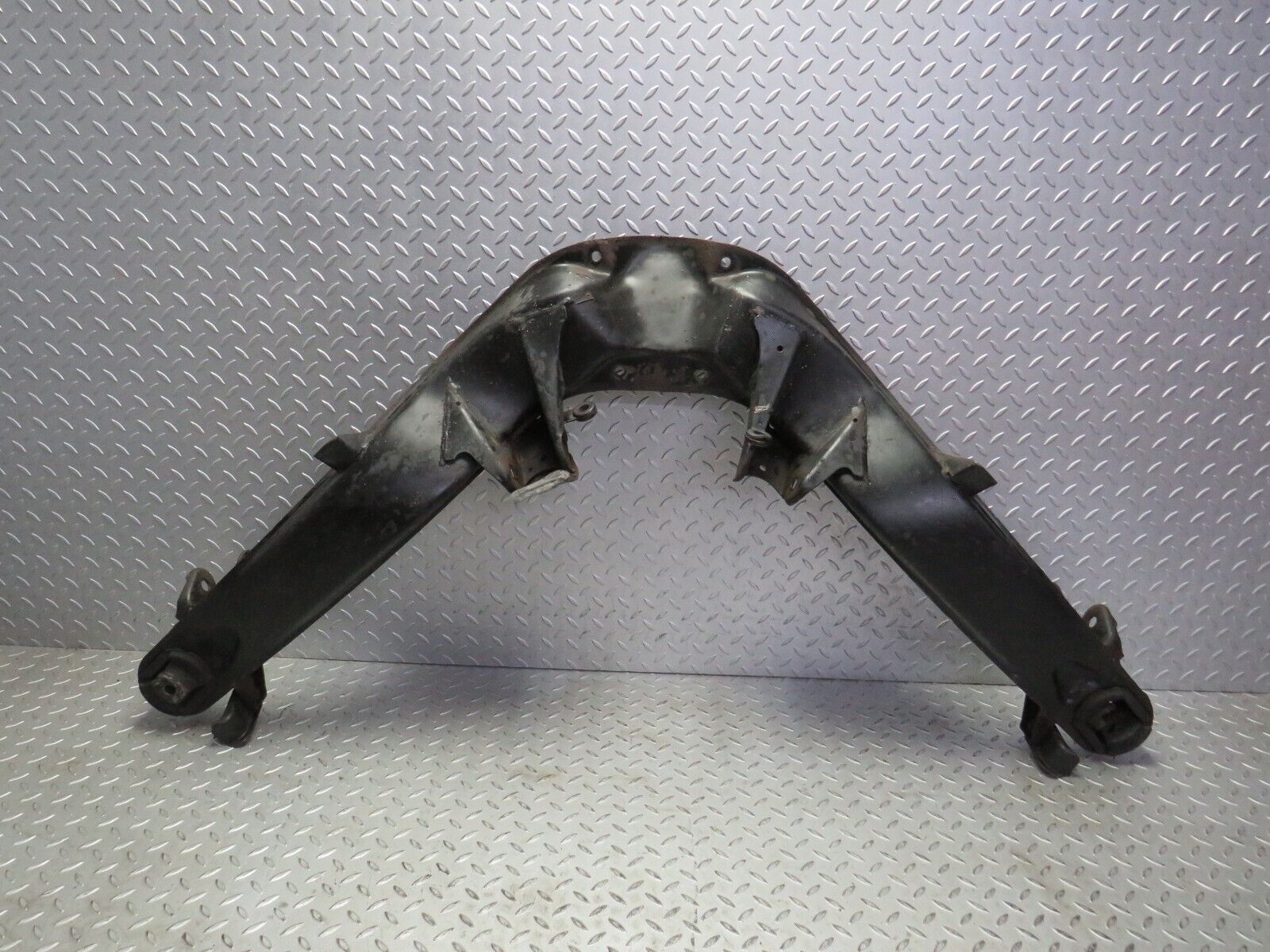 5523 Mercedes-Benz W114 280CE Coupe Rear Subframe Axle Carrier