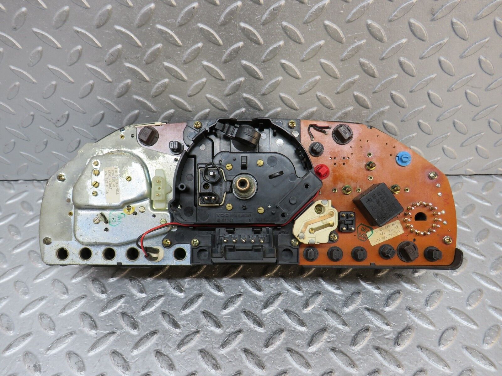 37980 Mercedes-Benz A124 320E Cabriolet Instrument Cluster VDO 1244406447 1245421965