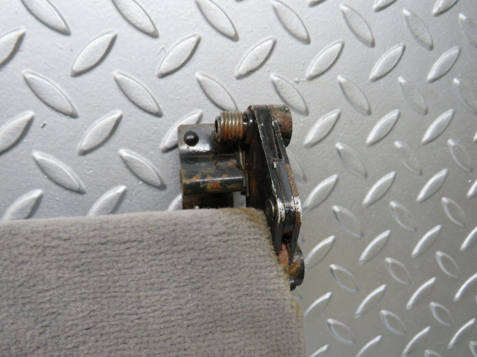 31500 Mercedes-Benz S124 220TE Wagon Third Seat Bench 1249300194