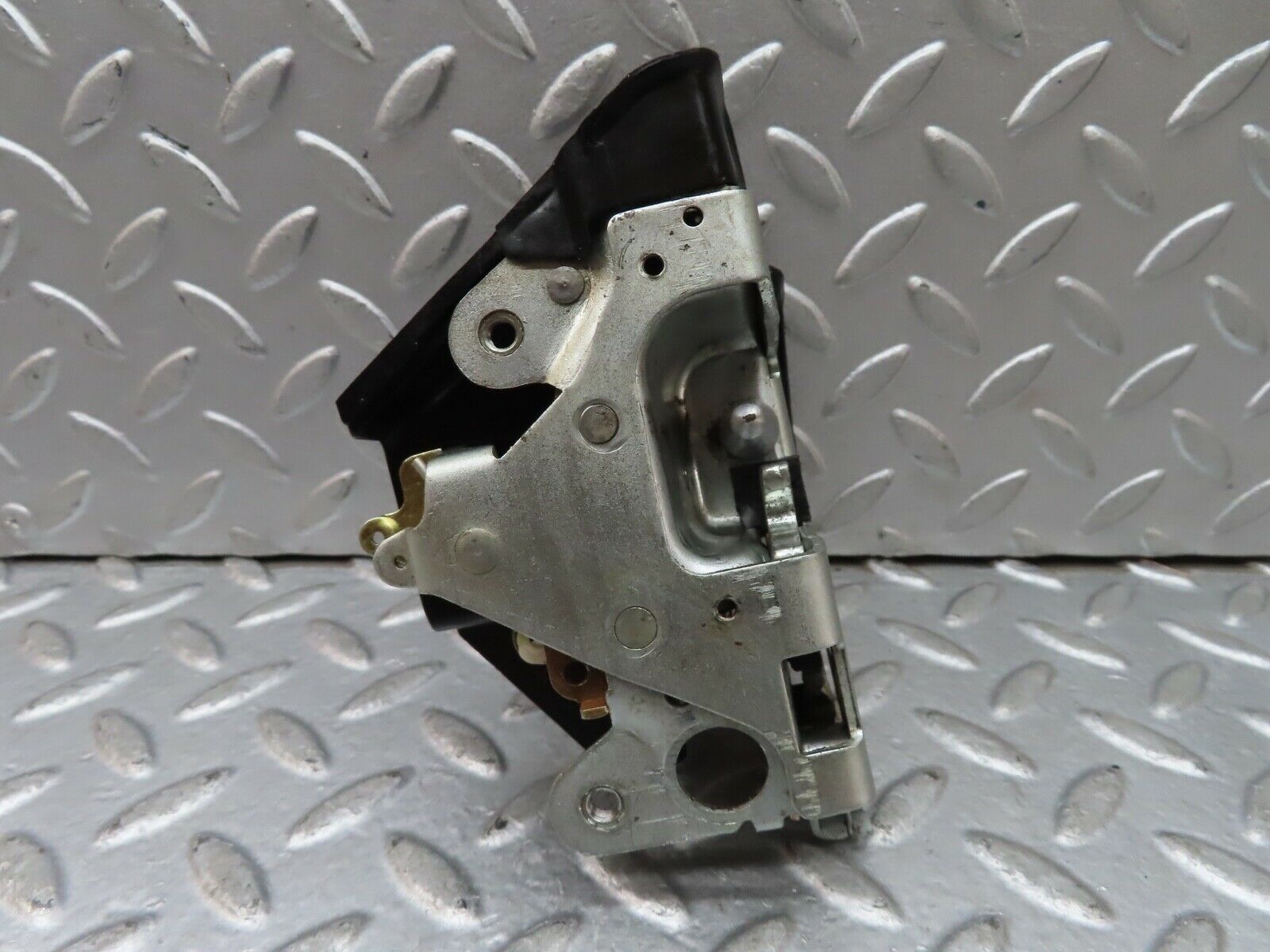 19153 Mercedes-Benz W123 300D Rear Right Door Lock Mechanism 1237330208