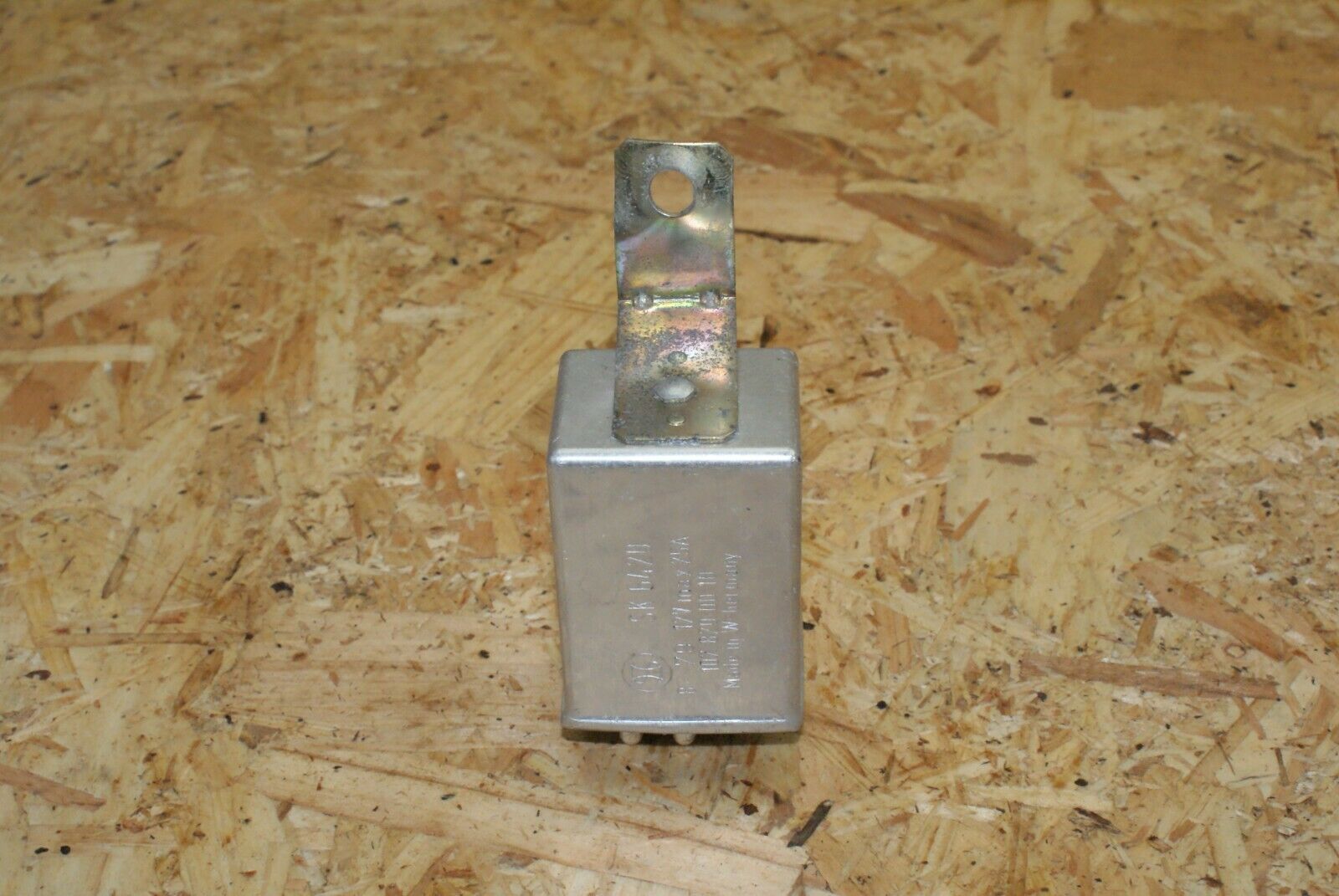 2299 Mercedes-Benz W123 280E Rear Heated Windscreen Relay 1078200010