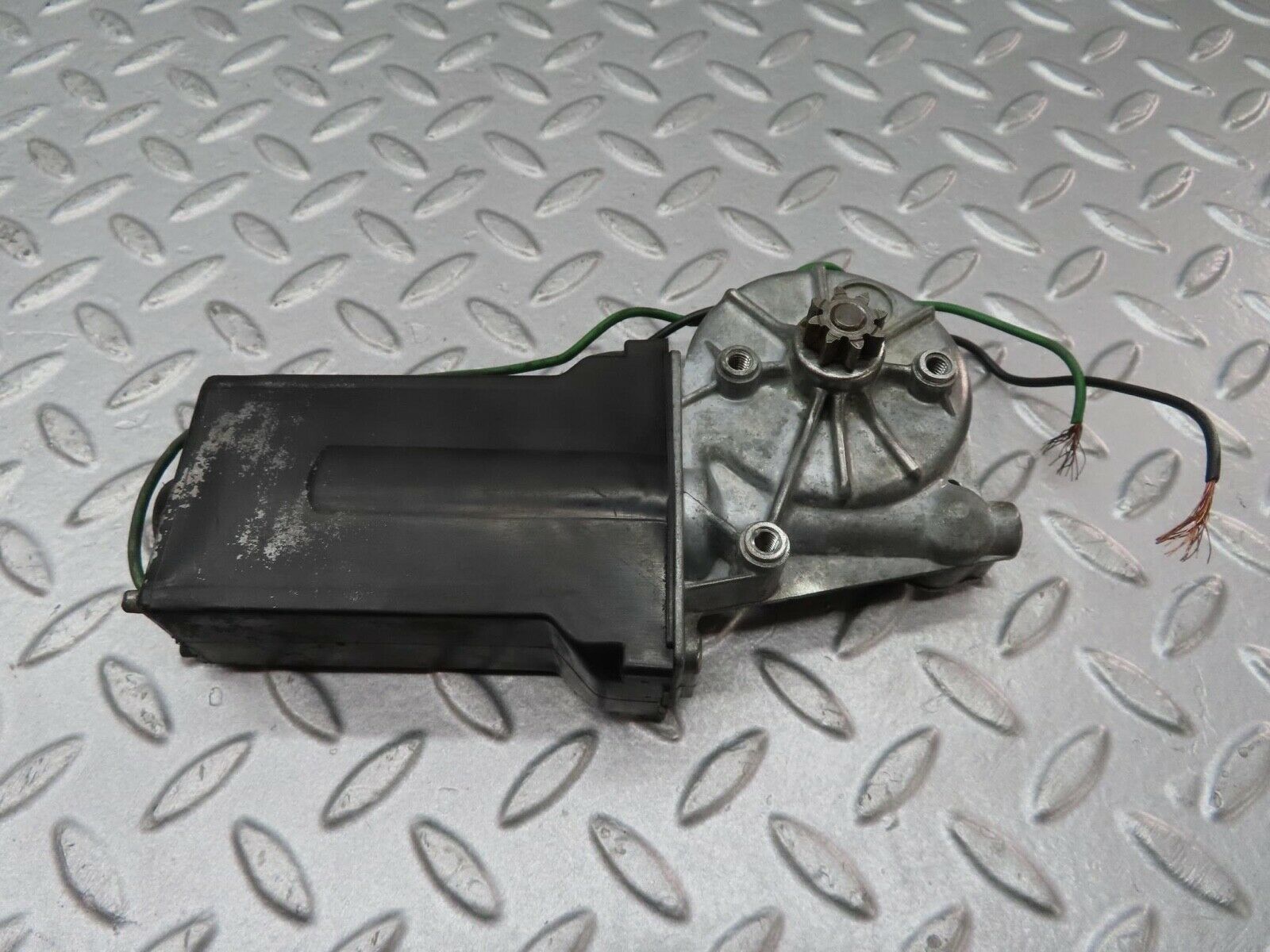 12424 Mercedes-Benz W108 280SE 3.5 Window Regulator Motor Rear Left 0132001101