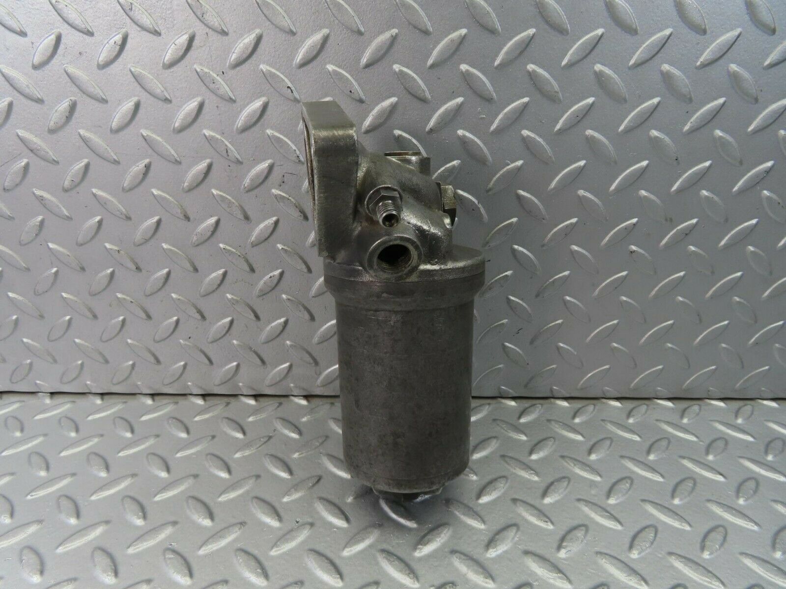 8917 Mercedes-Benz W108 Oil Filter Housing