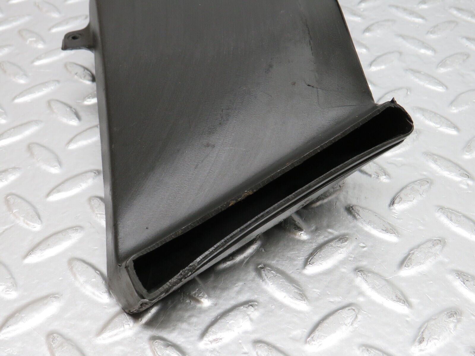 0237 Mercedes-Benz W108 280SE Air Duct Vent 1088310446