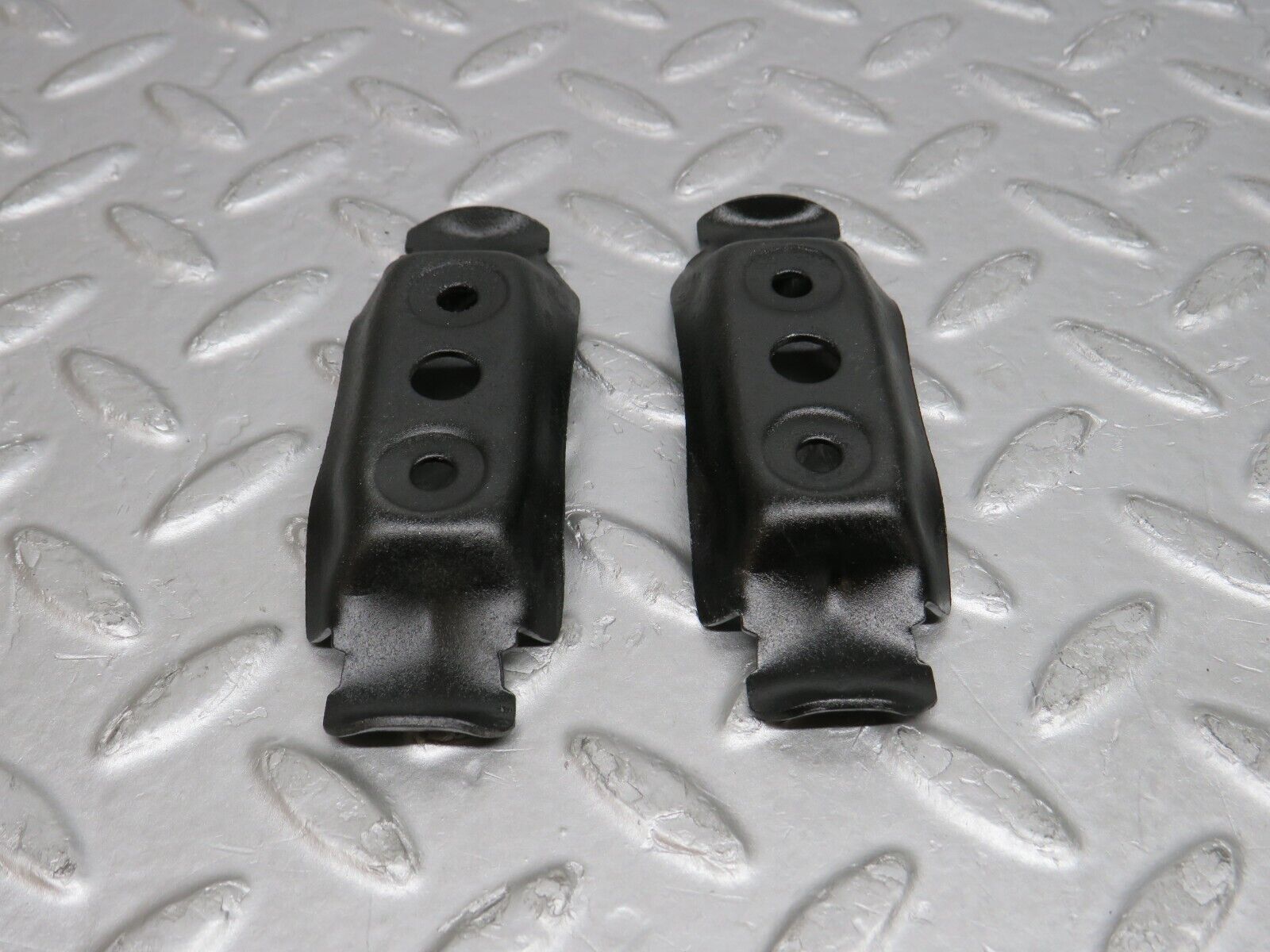 38107 Mercedes-Benz A124 320E Cabriolet Fuel Pump Fuel Filter Bracket