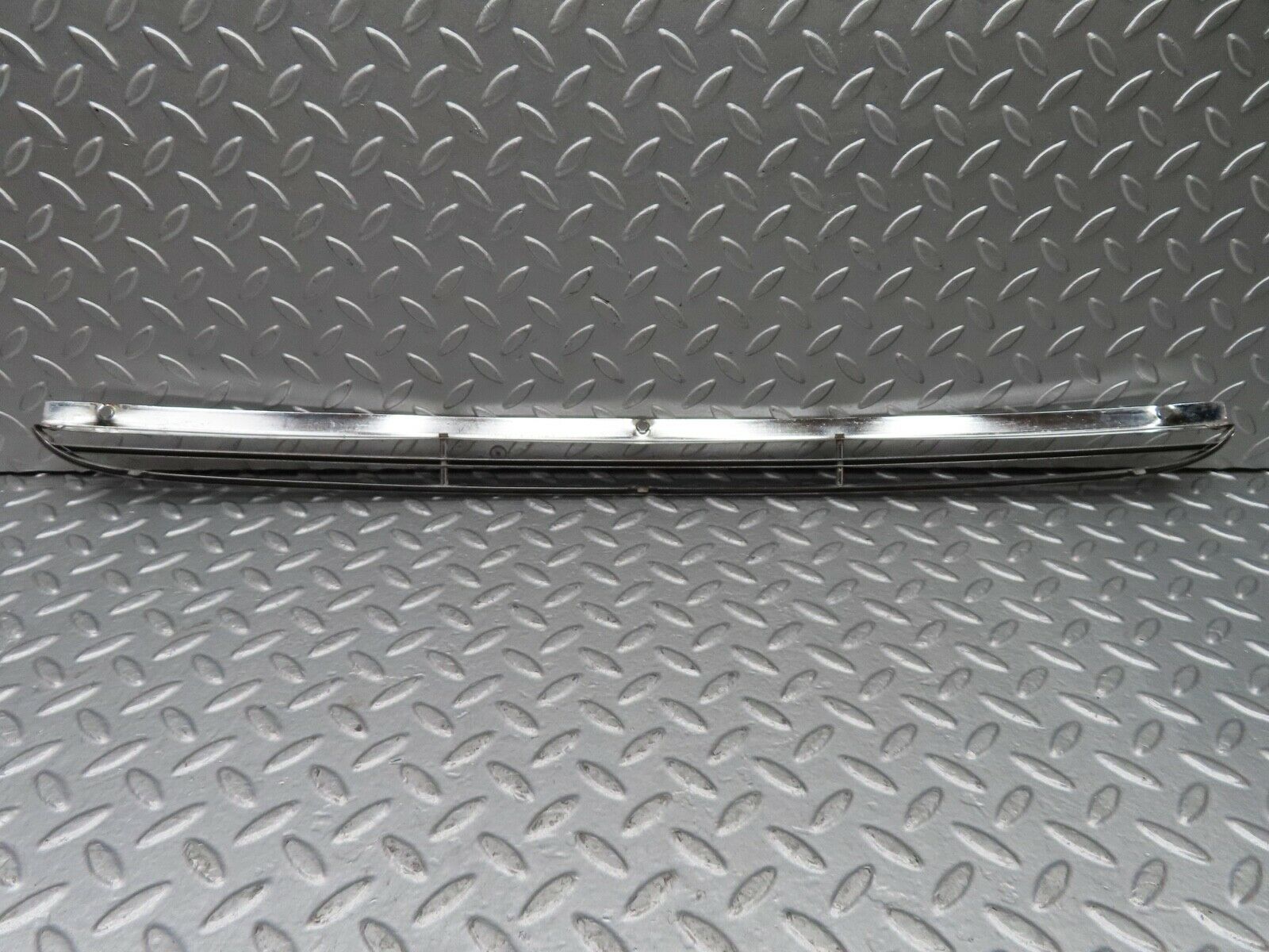 18449 Mercedes-Benz W111 220SE Coupe Air Intake Chrome Grill