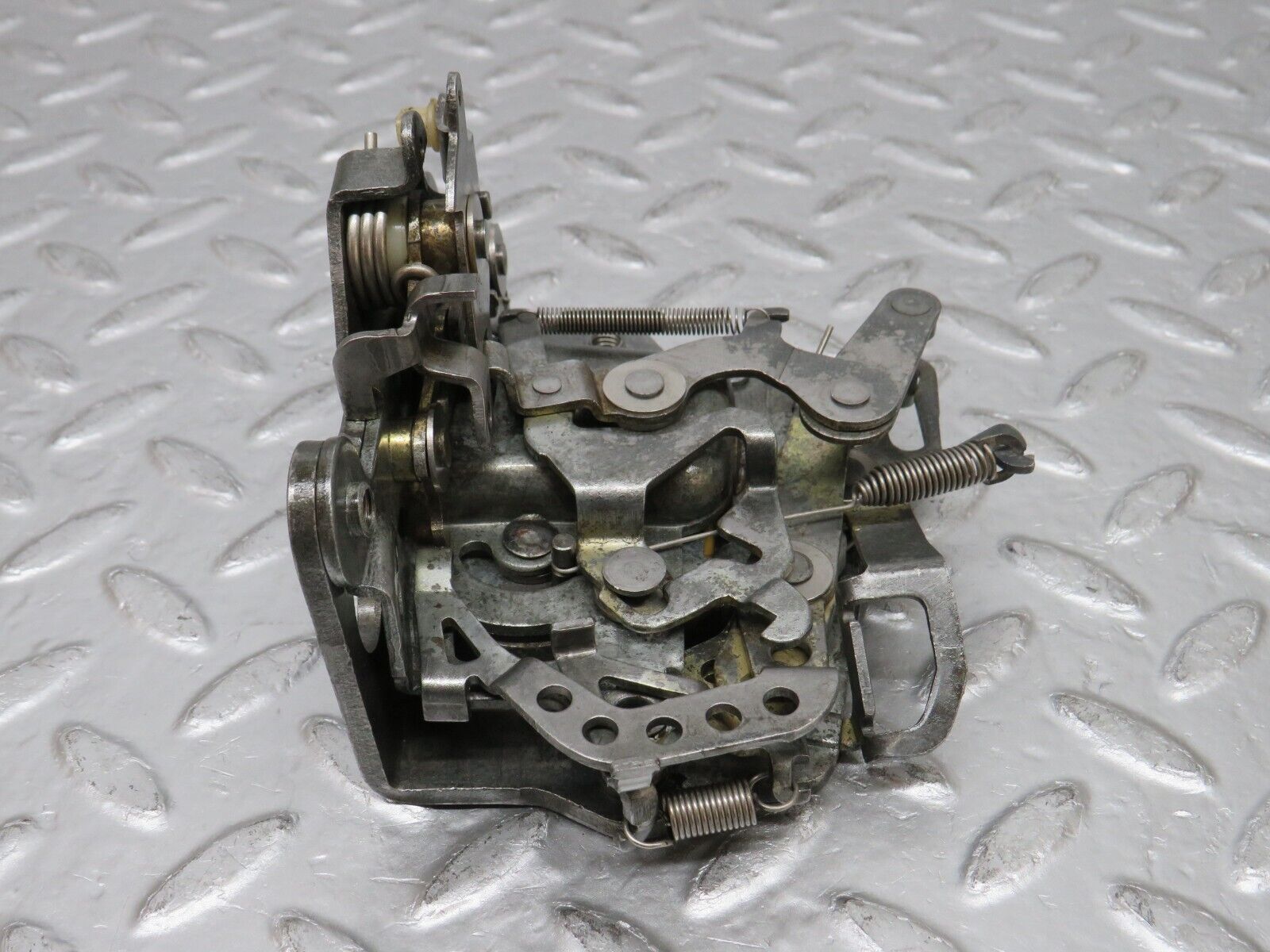 0794 Mercedes-Benz W116 350SE Door Lock Mechanism Left