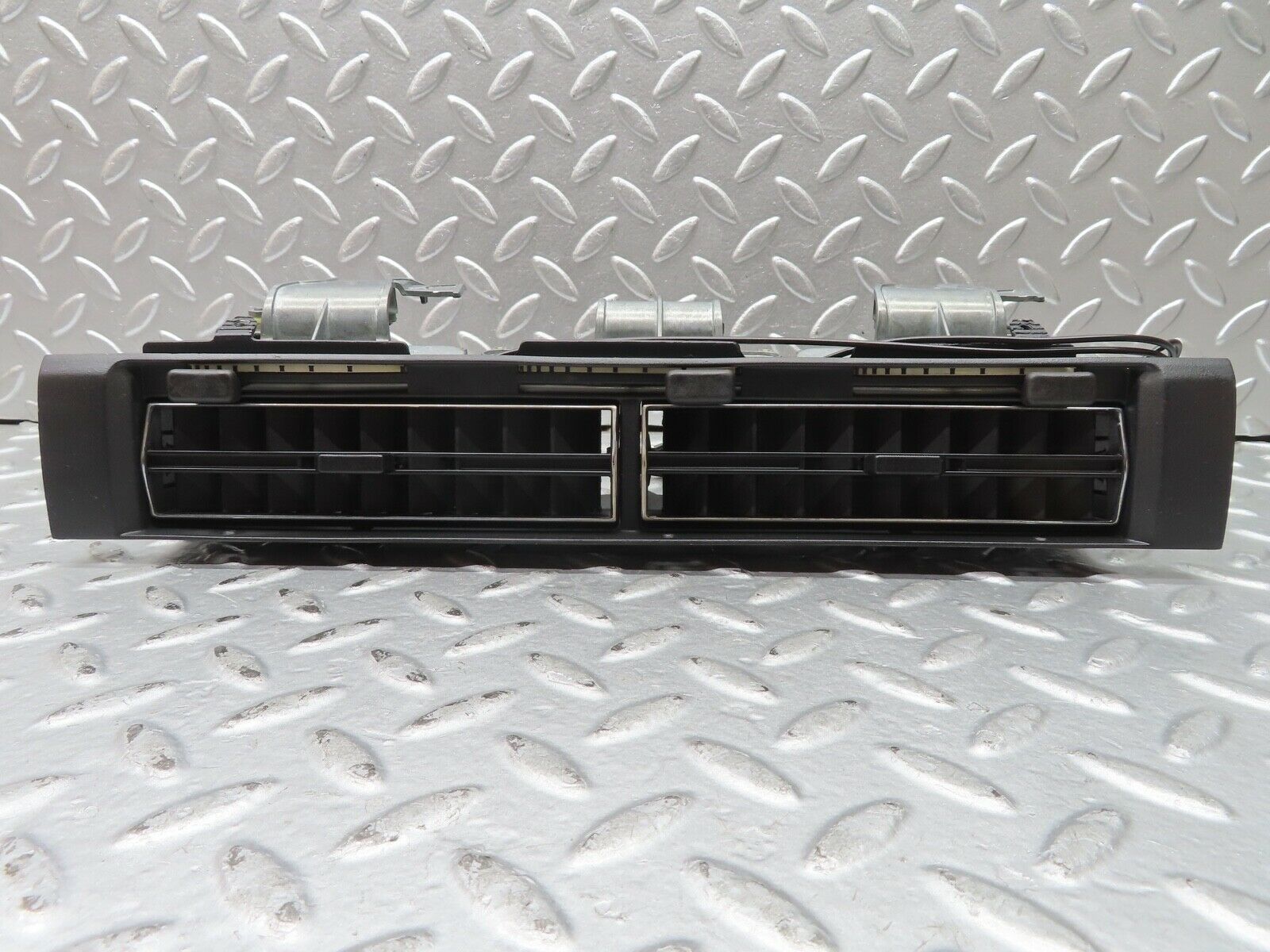 21667 Mercedes-Benz W126 300SE Dashboard Centre Air Vent 1268310030