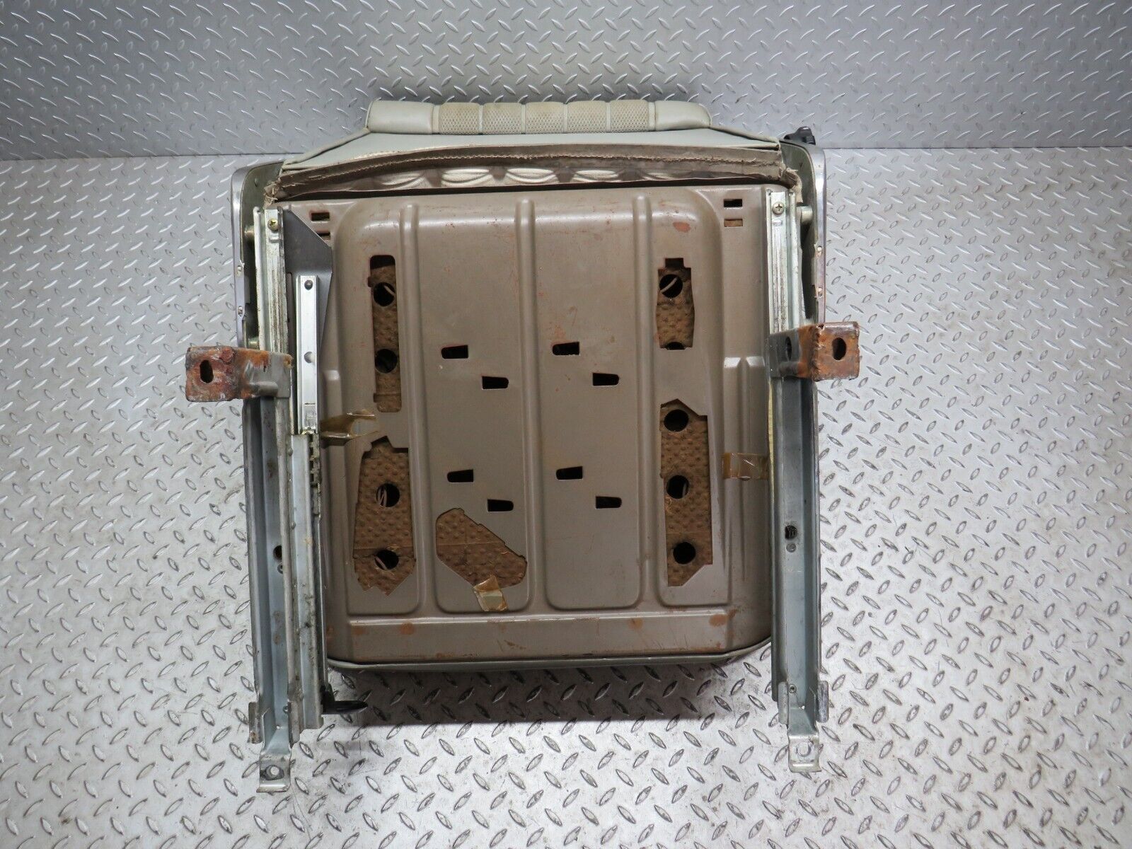 40511 Mercedes-Benz W110 230 Front Left Seat Leather Beige