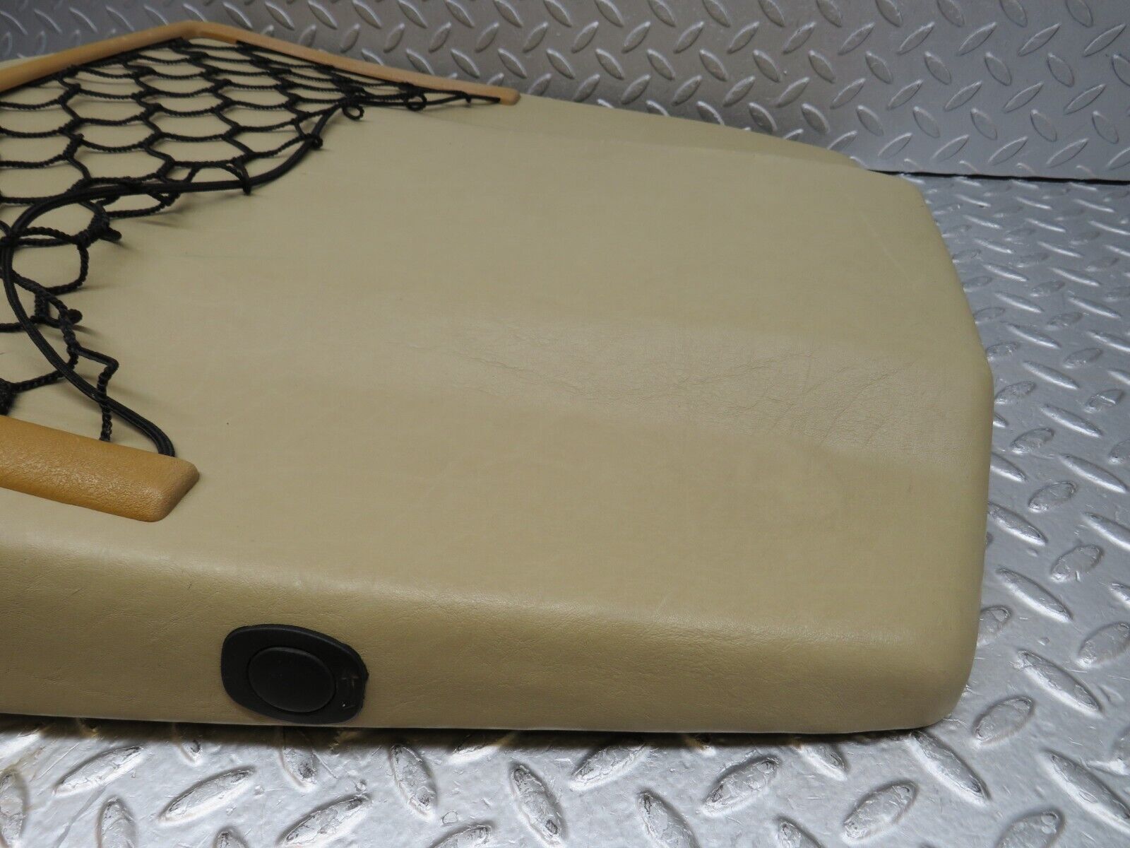 37070 Mercedes-Benz C126 420SEC Coupe Front Right Seat Rear Cover Beige