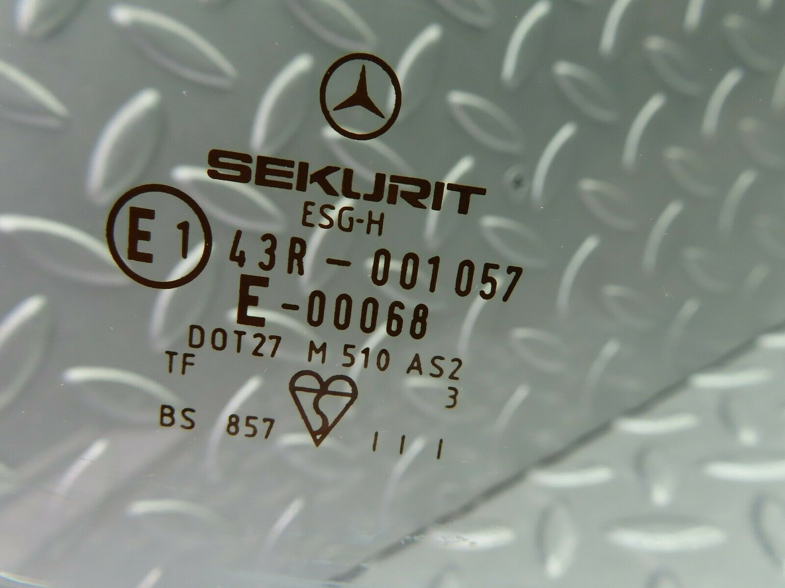 6406 Mercedes-Benz W123 200 Rear Windscreen