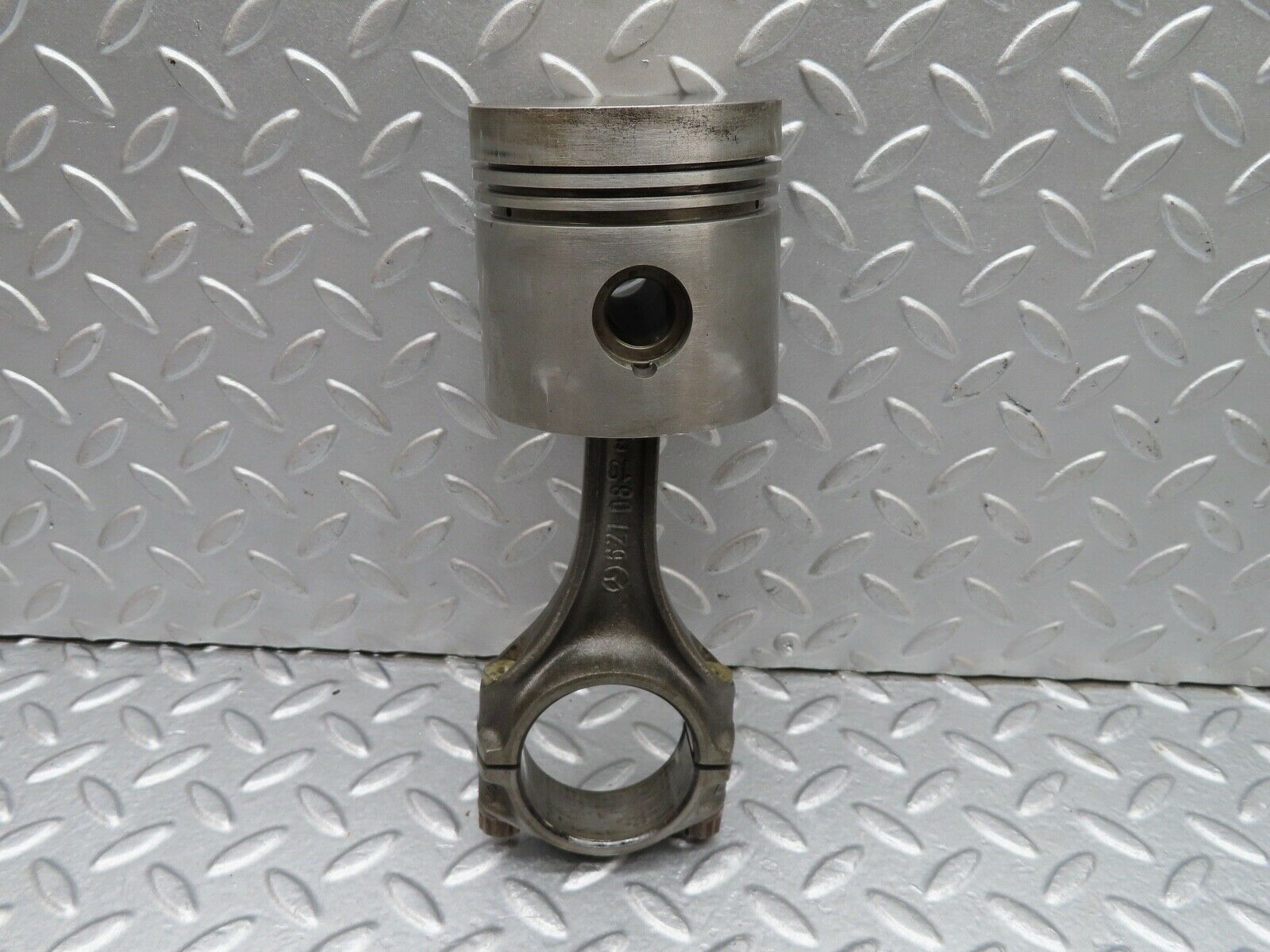 18099 Mercedes-Benz W123 200 Piston With Connecting Rod 86.00 mm