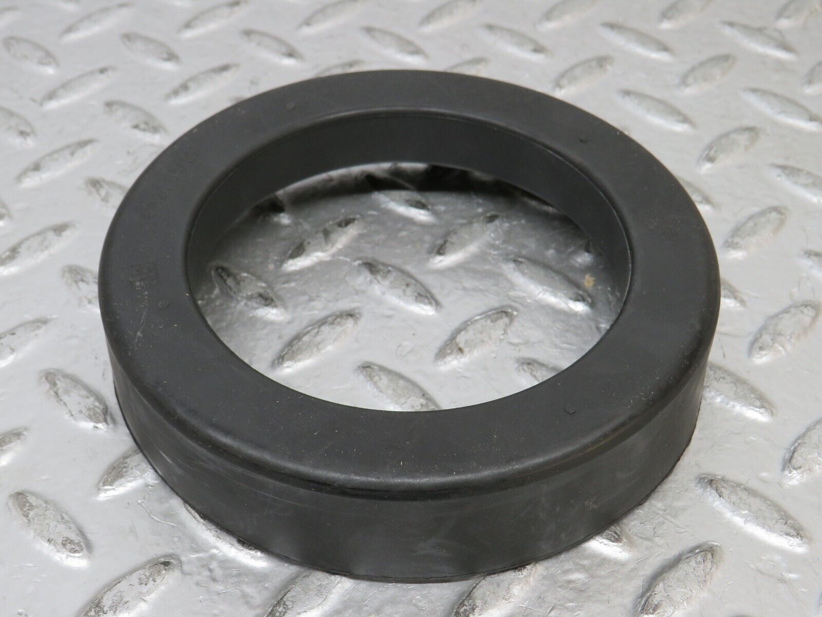 27087 Mercedes-Benz W123 280E Coil Spring Rubber Mounting New