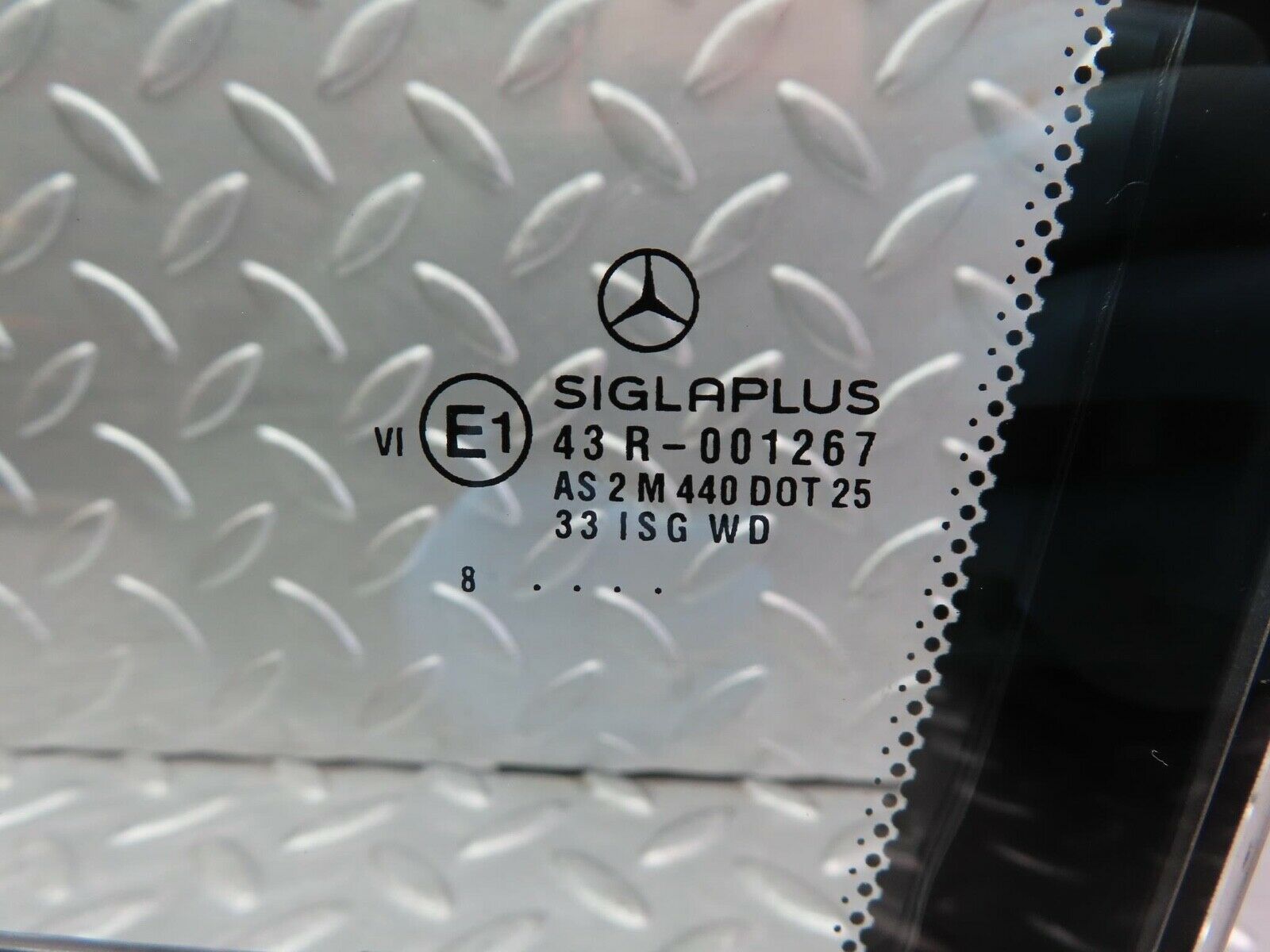 15165 Mercedes-Benz W140 S320 Front Left Door Double Window Glass