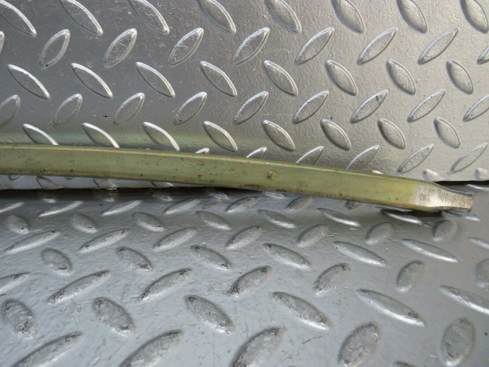 23350 Mercedes-Benz W116 350SE Front Left Door Front Window Channel