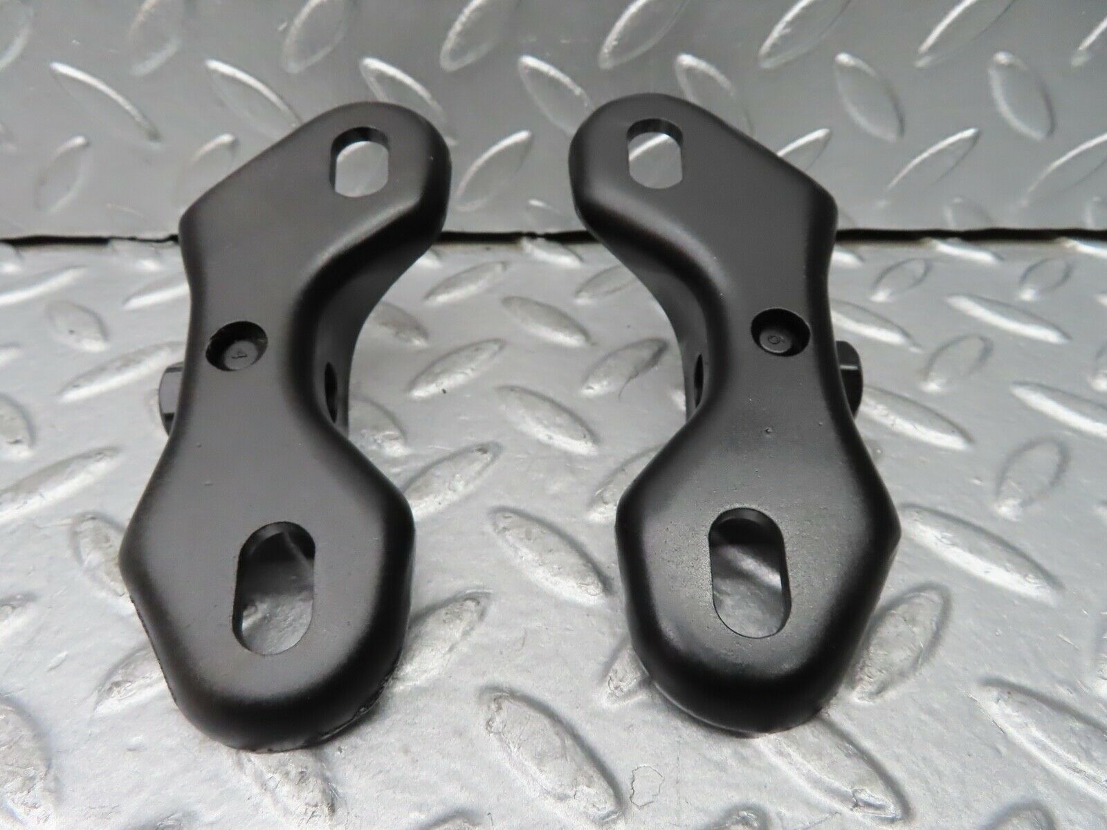 20026 Mercedes-Benz R129 300SL Coupe Roll Over Bar Cylinder Bracket