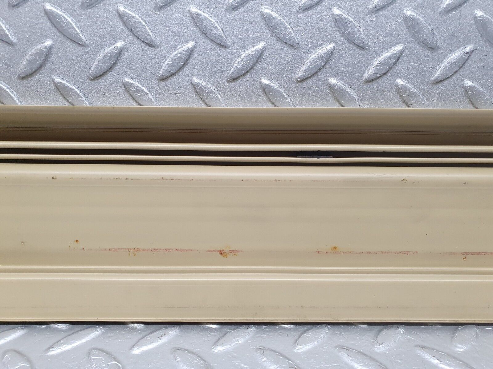 40909 Mercedes-Benz W126 300SE Rear Left Door Sill Trim Beige