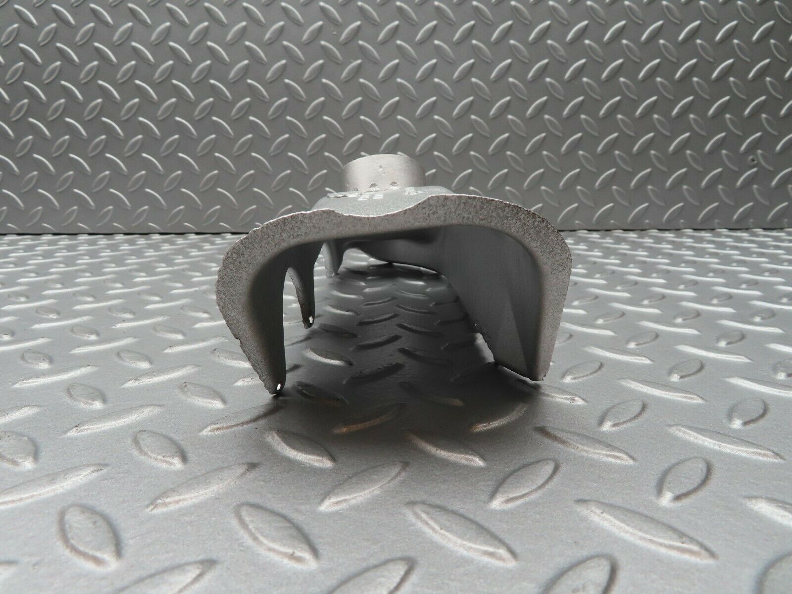 3932 Mercedes-Benz S123 200T Wagon Air Intake 0000944511