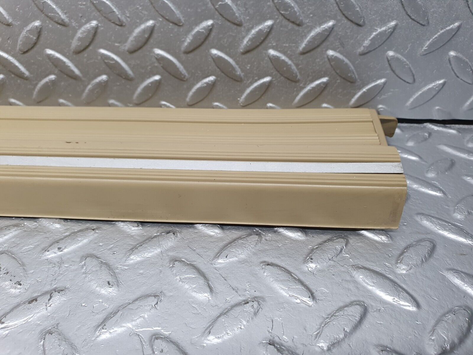 40943 Mercedes-Benz W126 300SE Front Right Door Sill Trim Beige